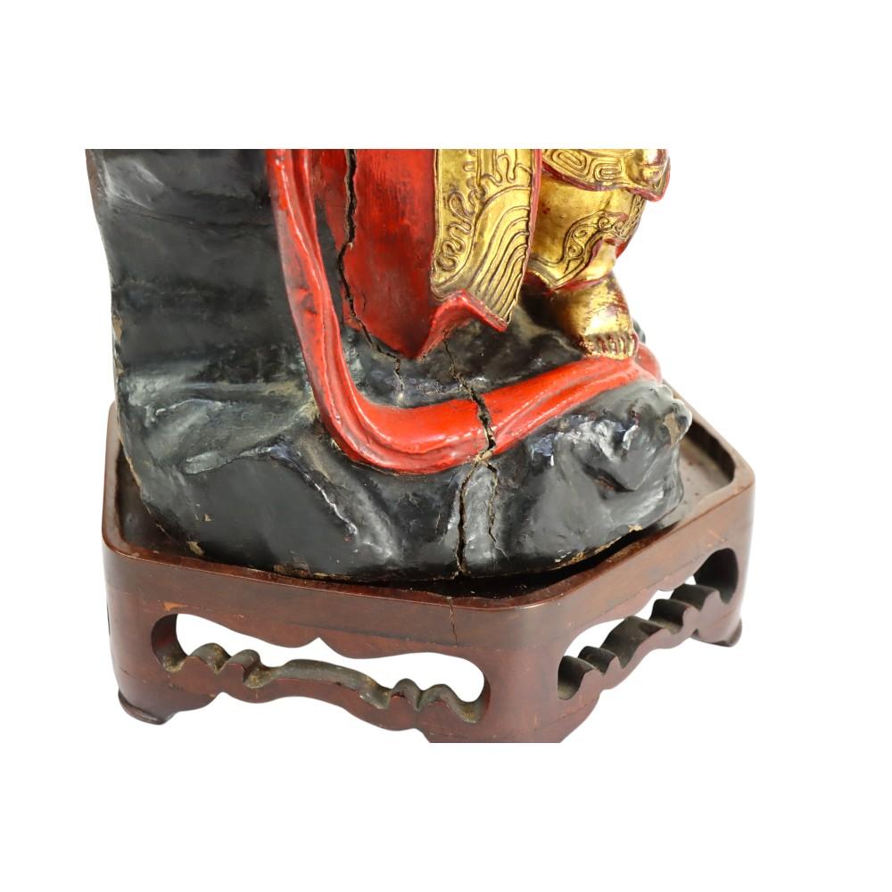 Large 18thC Carved Vermillion & Gilt Deity Statue en vente 3
