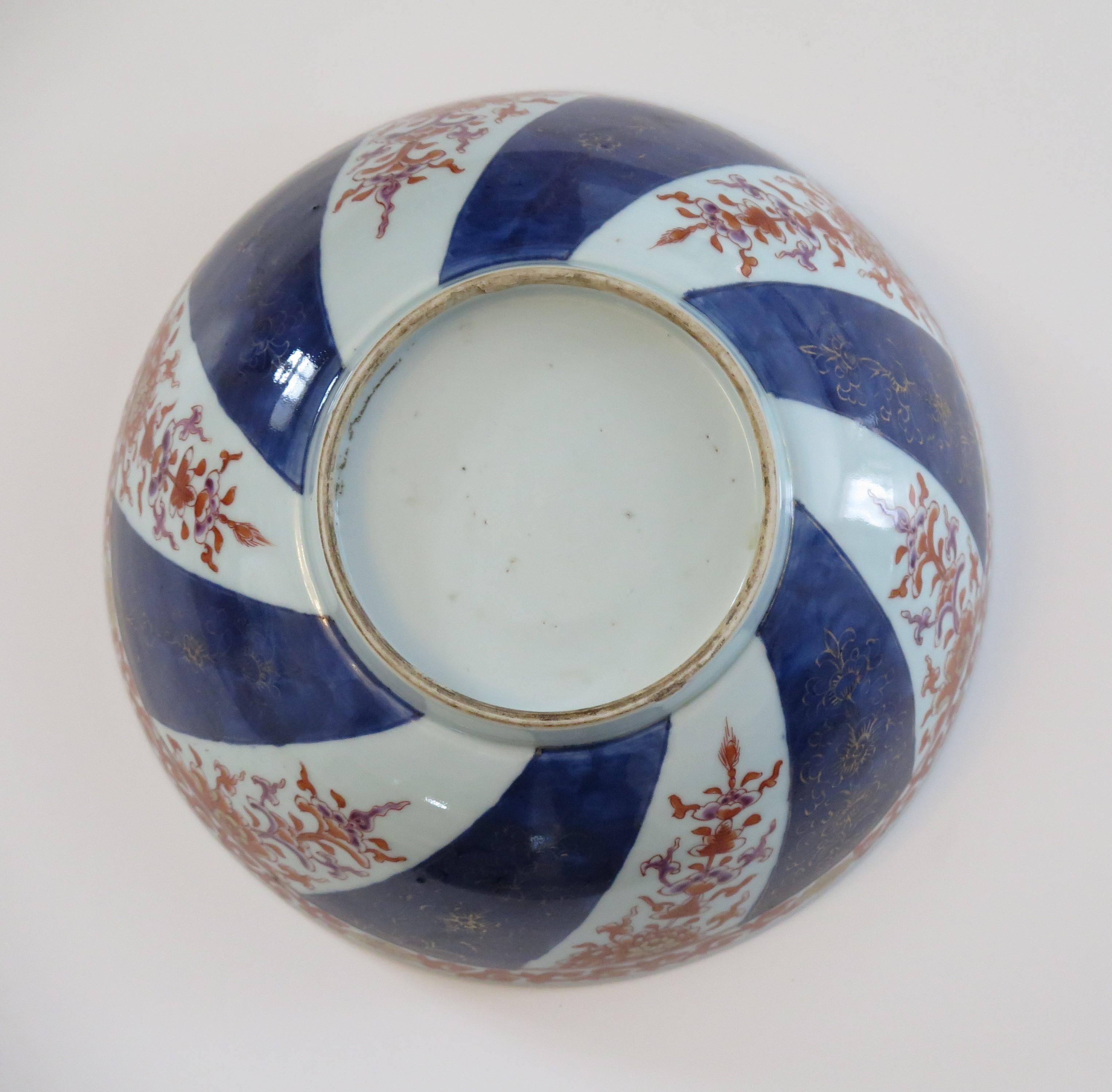 Large 18thC Chinese Export Porcelain Bowl Imari 10.6 inch dia., Qing Circa 1770 For Sale 6
