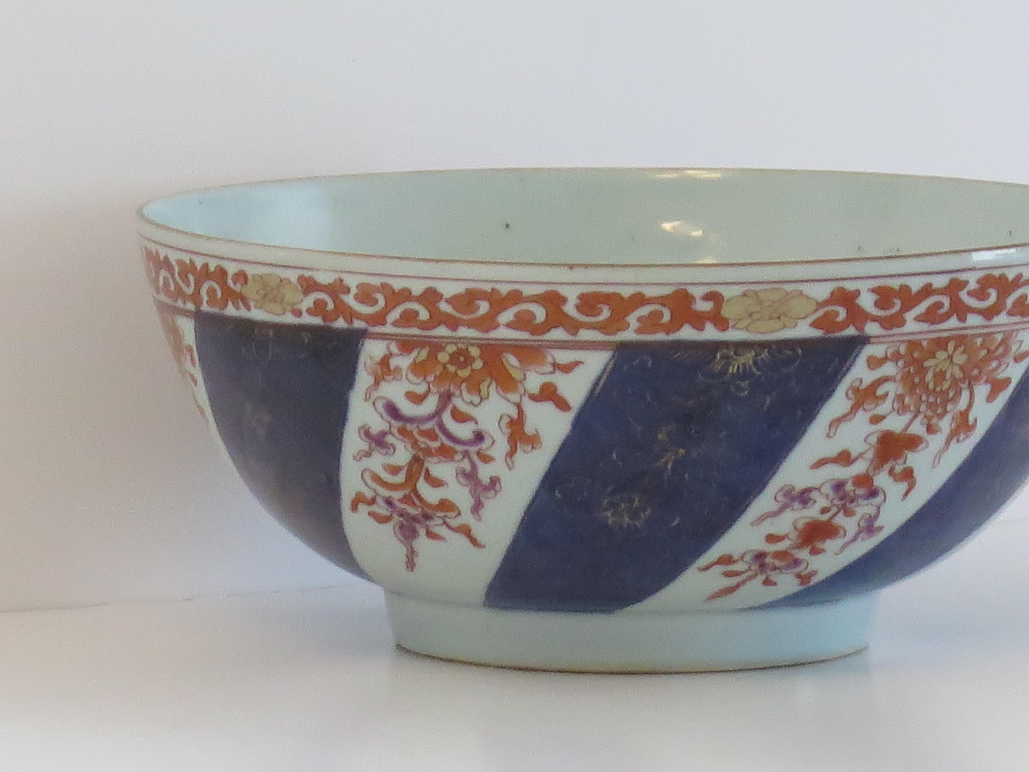 Hand-Painted Large 18thC Chinese Export Porcelain Bowl Imari 10.6 inch dia., Qing Circa 1770 For Sale