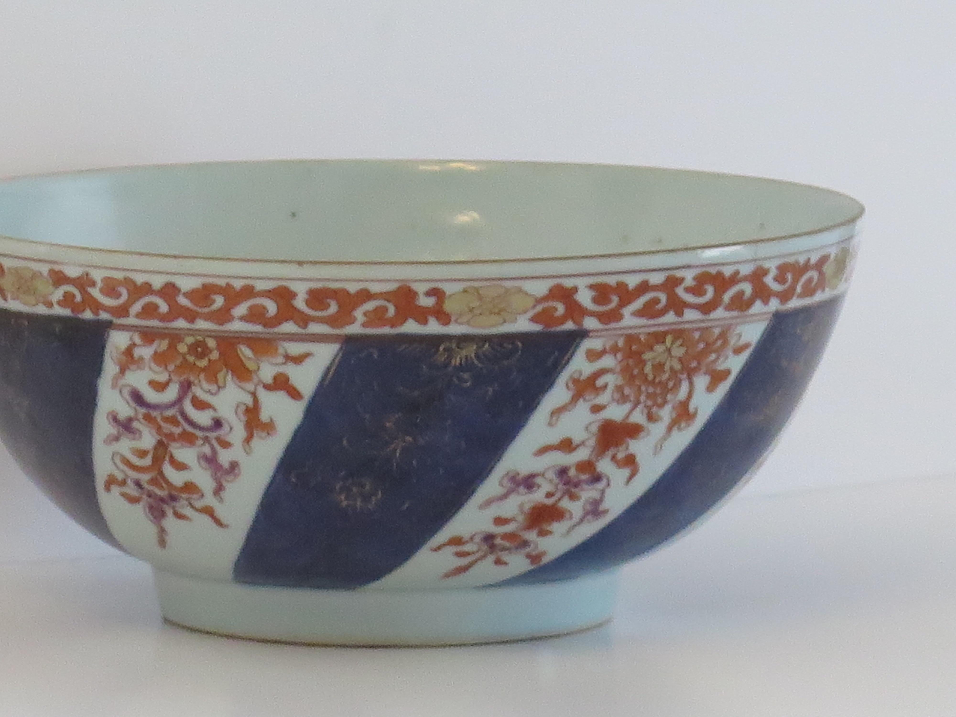 Large 18thC Chinese Export Porcelain Bowl Imari 10.6 inch dia., Qing Circa 1770 In Good Condition For Sale In Lincoln, Lincolnshire