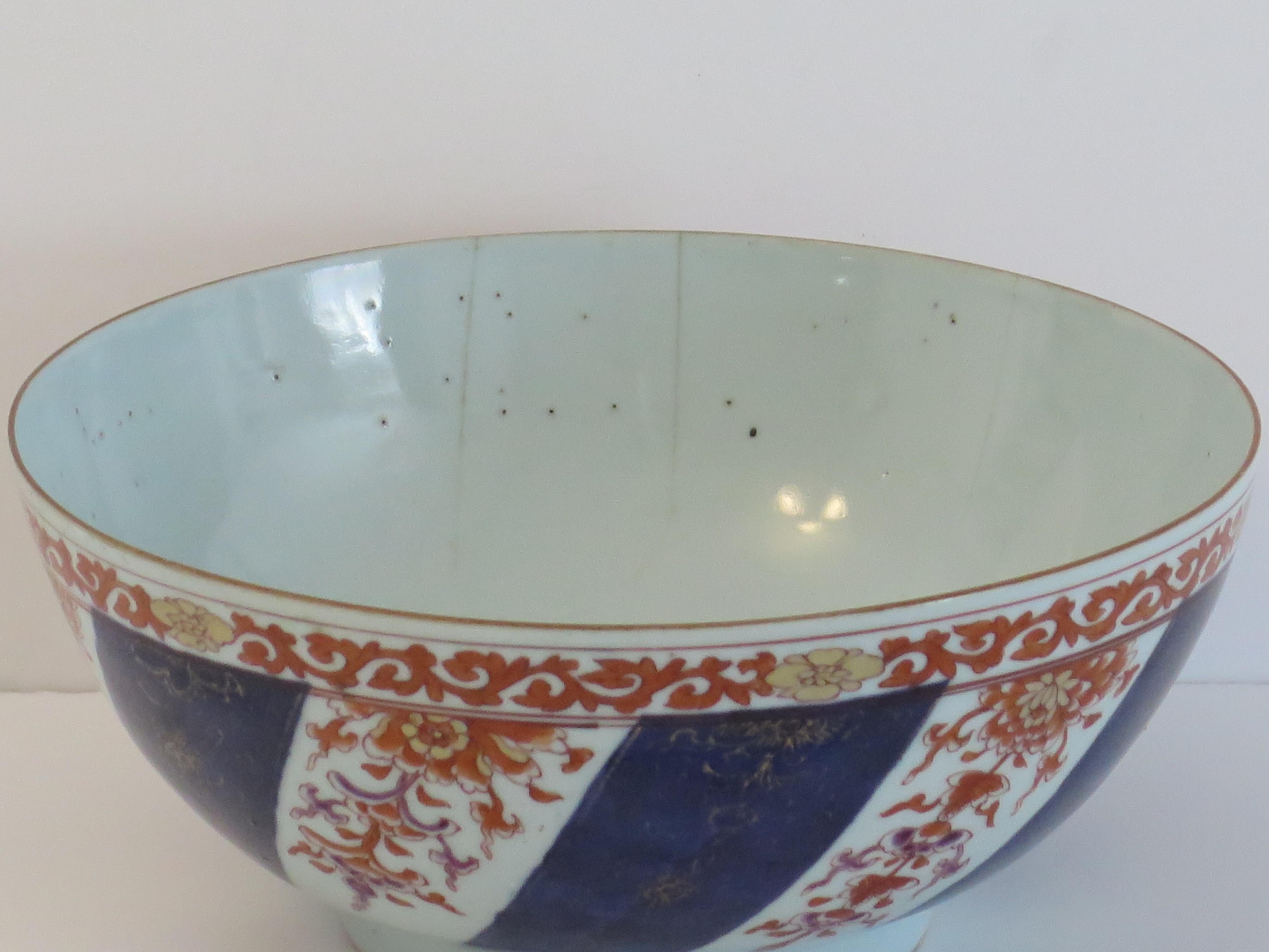 Large 18thC Chinese Export Porcelain Bowl Imari 10.6 inch dia., Qing Circa 1770 For Sale 3