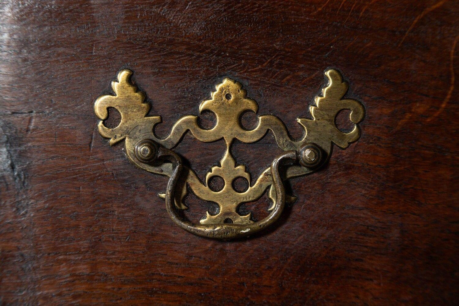 Grande cassettone inglese del XVIII secolo in Oak in vendita 2