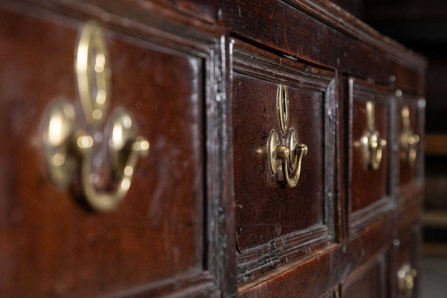 Grande base per comò / bancone in rovere vernacolare inglese del XVIII secolo in vendita 3