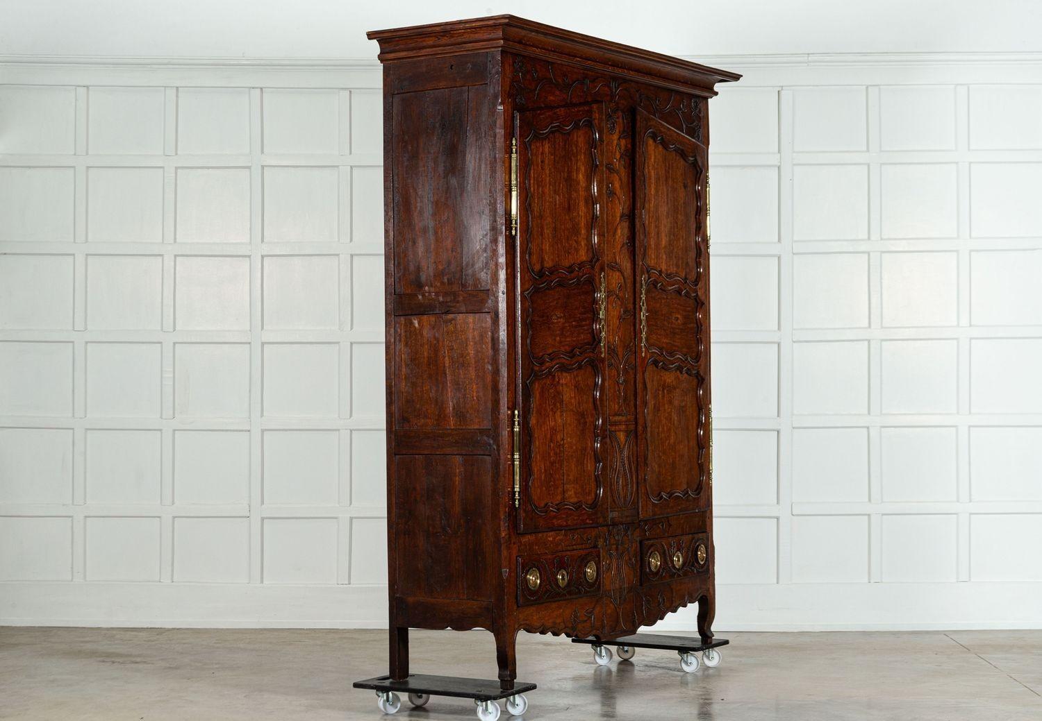Large 18thC French Oak Armoire In Good Condition For Sale In Staffordshire, GB