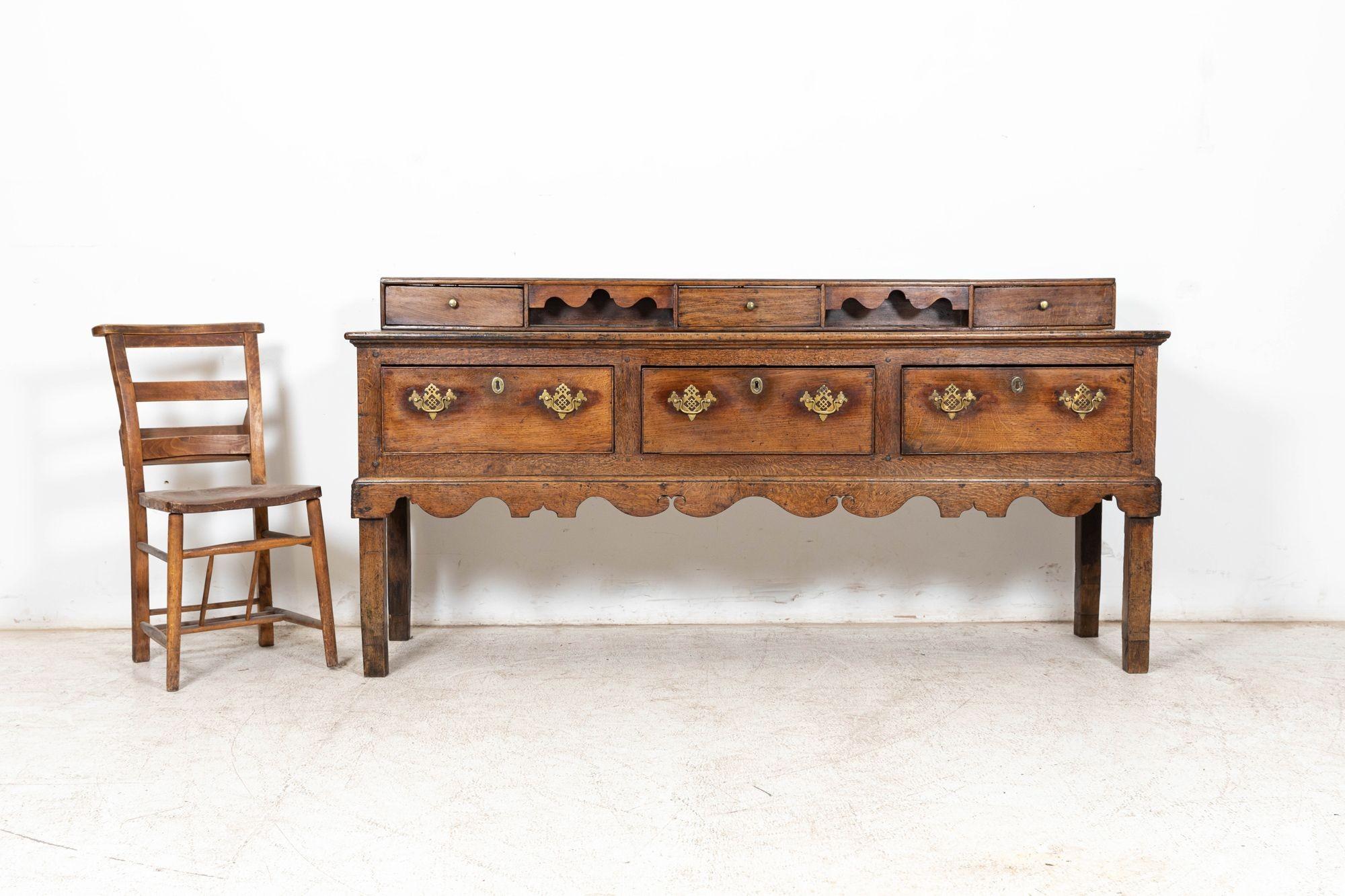 Large 18thC Welsh Oak Vernacular Dresser Base In Good Condition For Sale In Staffordshire, GB