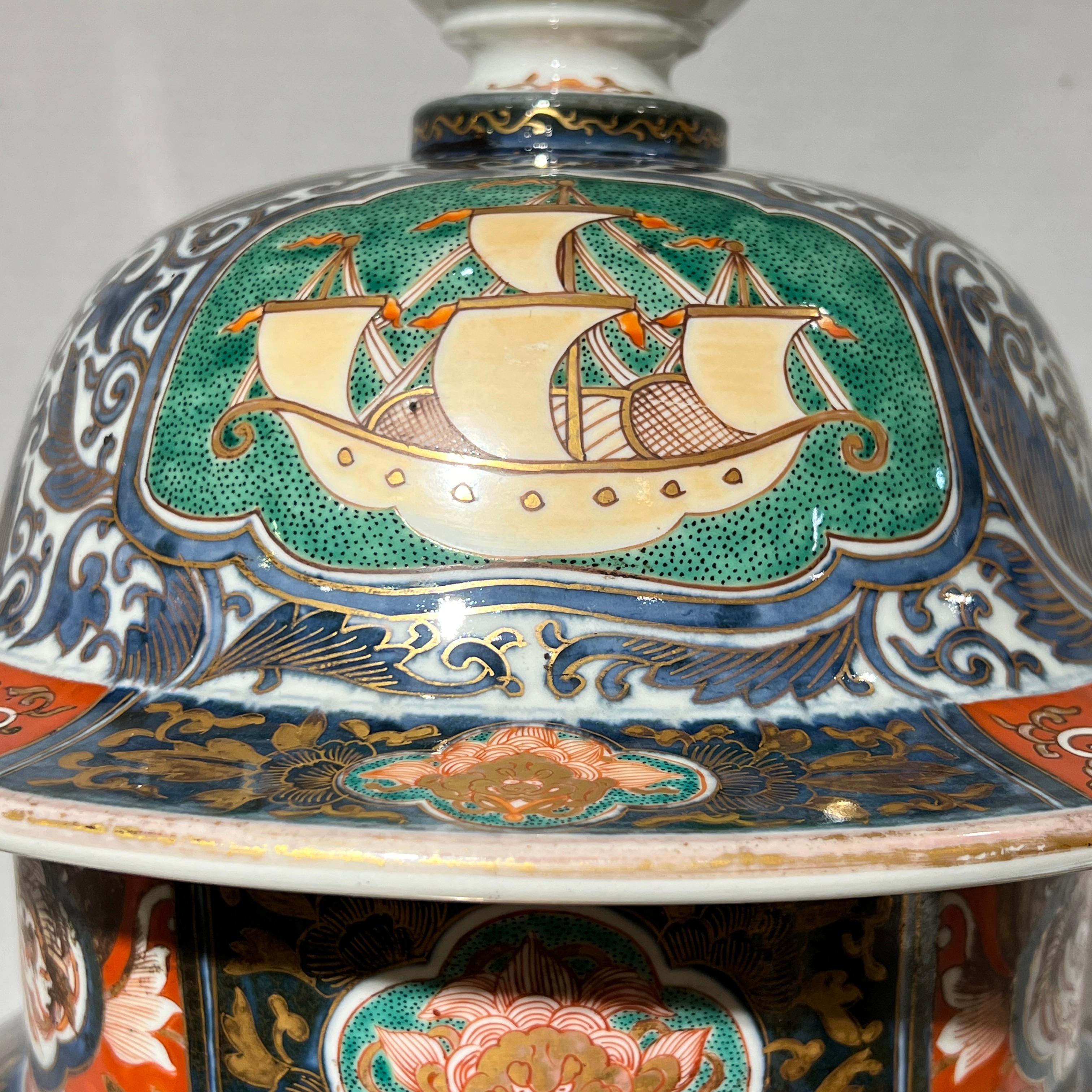Grand vase japonais du 19ème siècle recouvert d'Imari 3