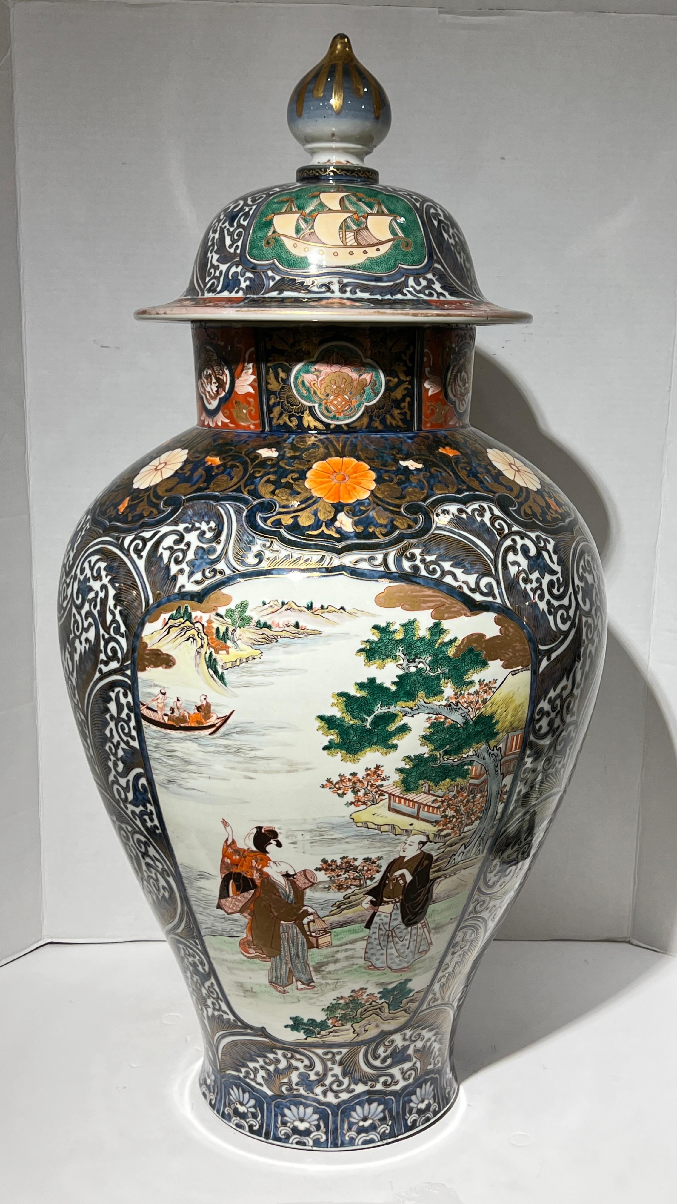 Très grand vase couvert japonais Imari du 19e siècle, de belle qualité