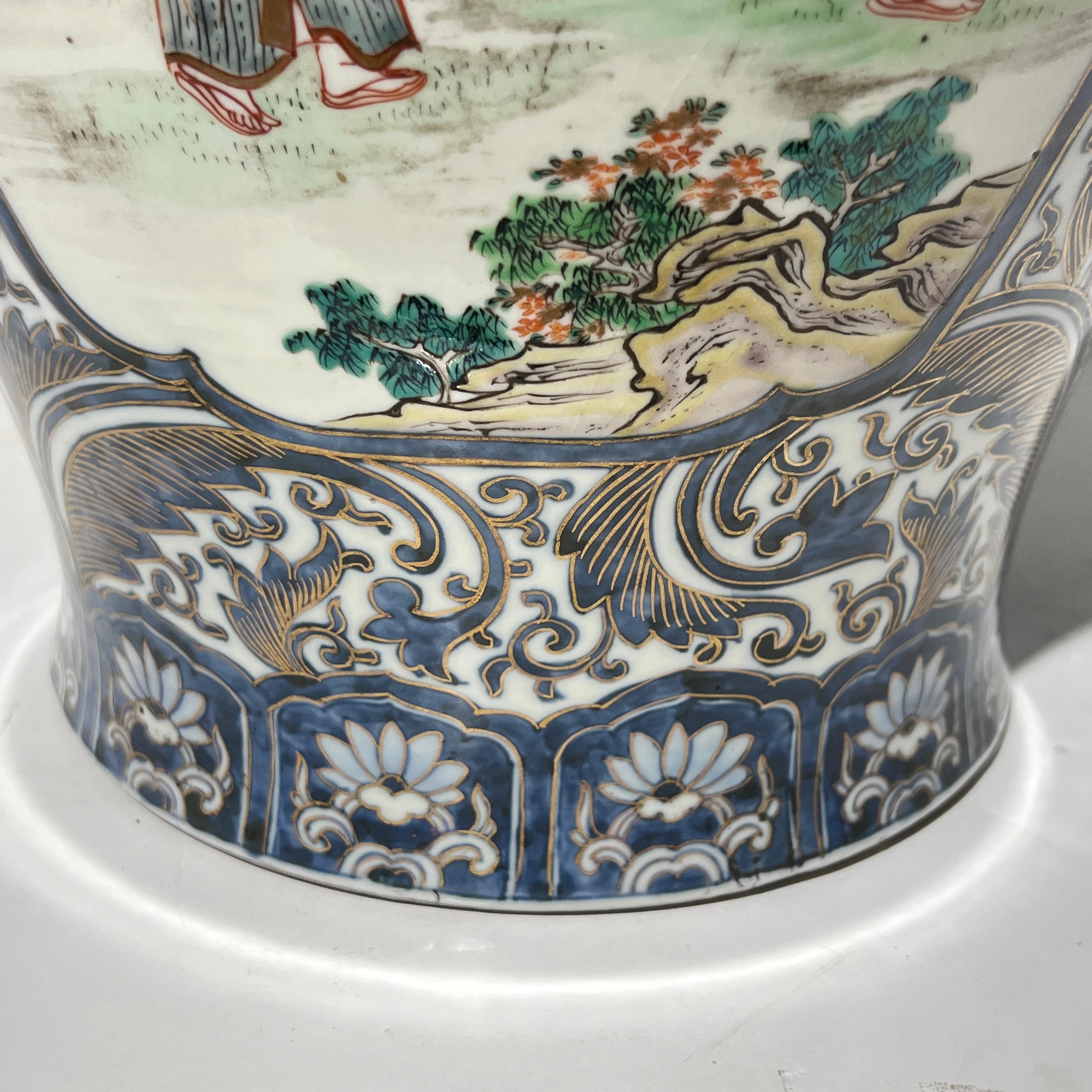 19th Century Large 19 century Japanese Imari covered vase