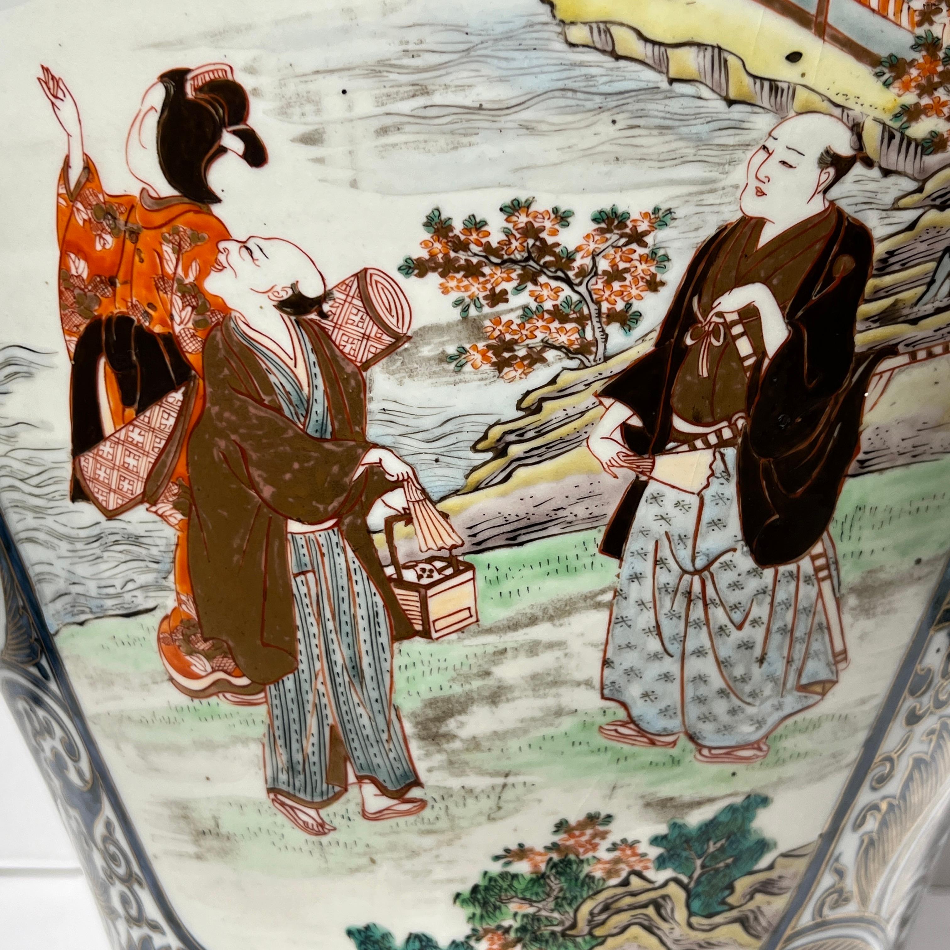 Porcelain Large 19 century Japanese Imari covered vase