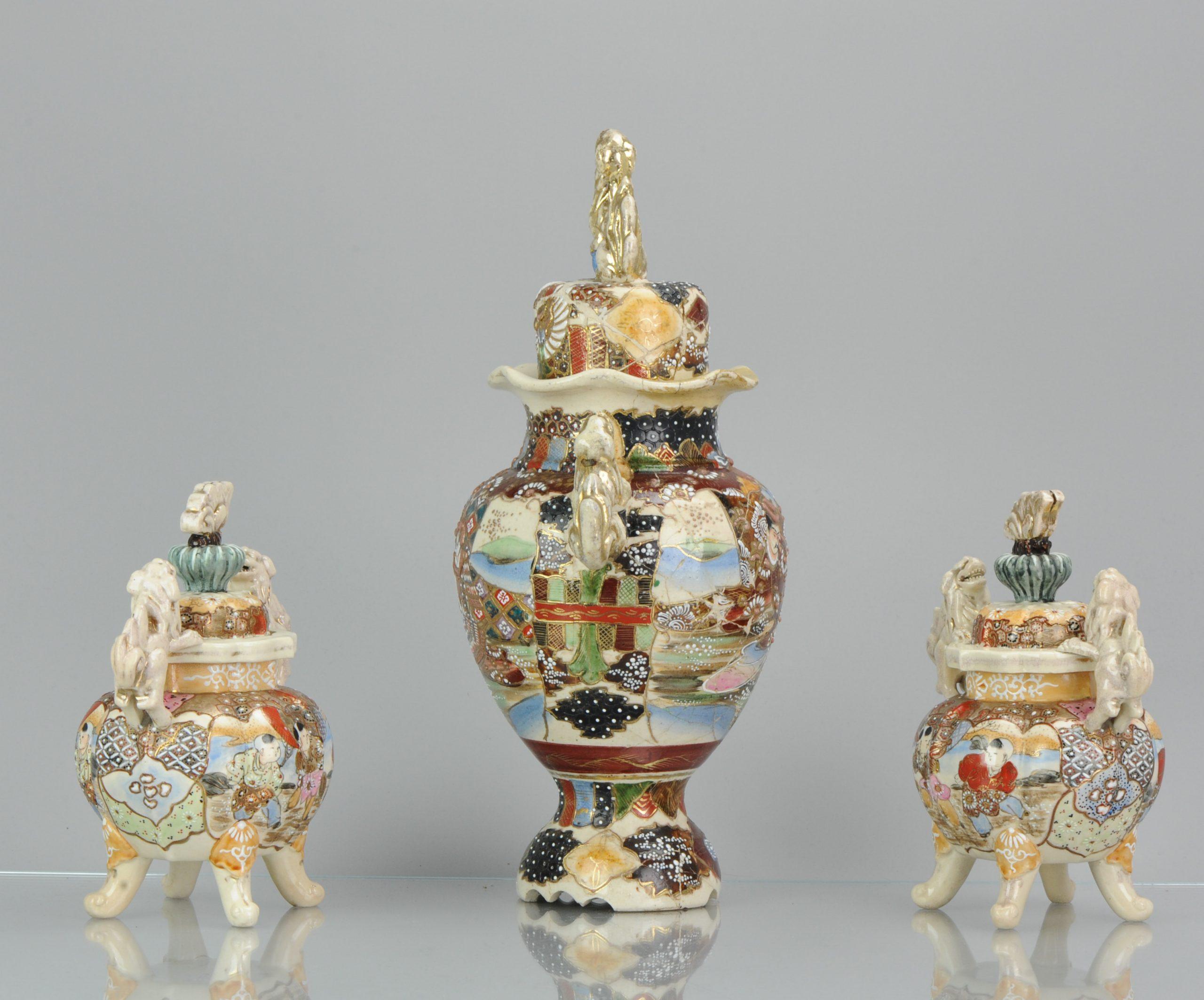 Large 1900-1930 Satsuma Antique Garniture Japanese Colorful Vases, Japan For Sale 6