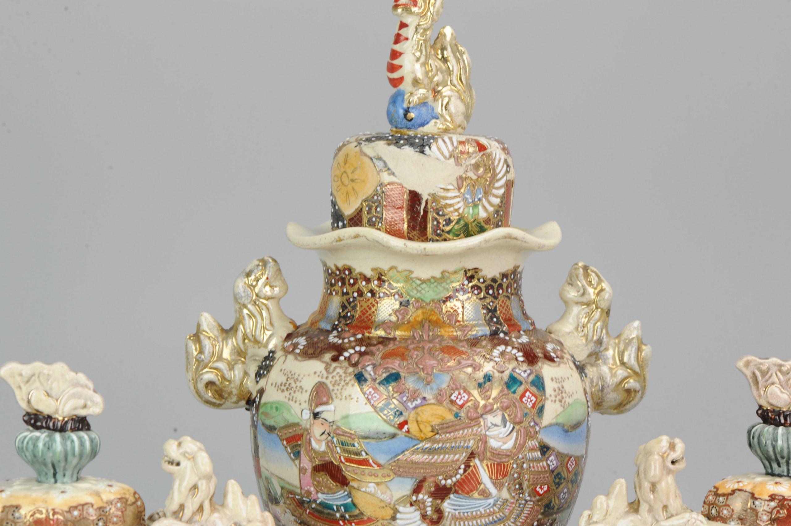 Grands vases japonais colorés anciens Satsuma 1900-1930 Excellent état - En vente à Amsterdam, Noord Holland