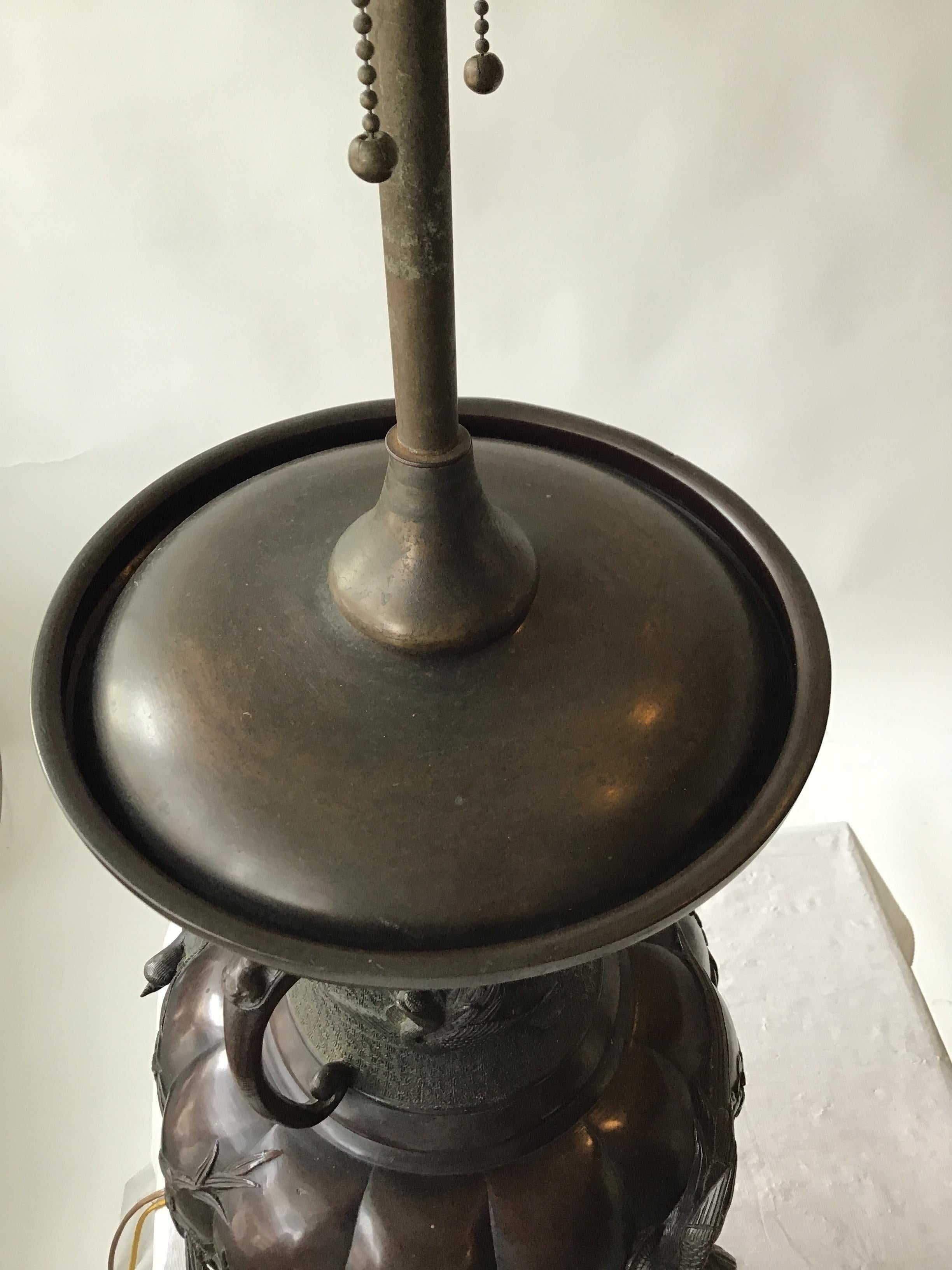 Grande lampe de bureau japonaise en bronze de 1910 en vente 9