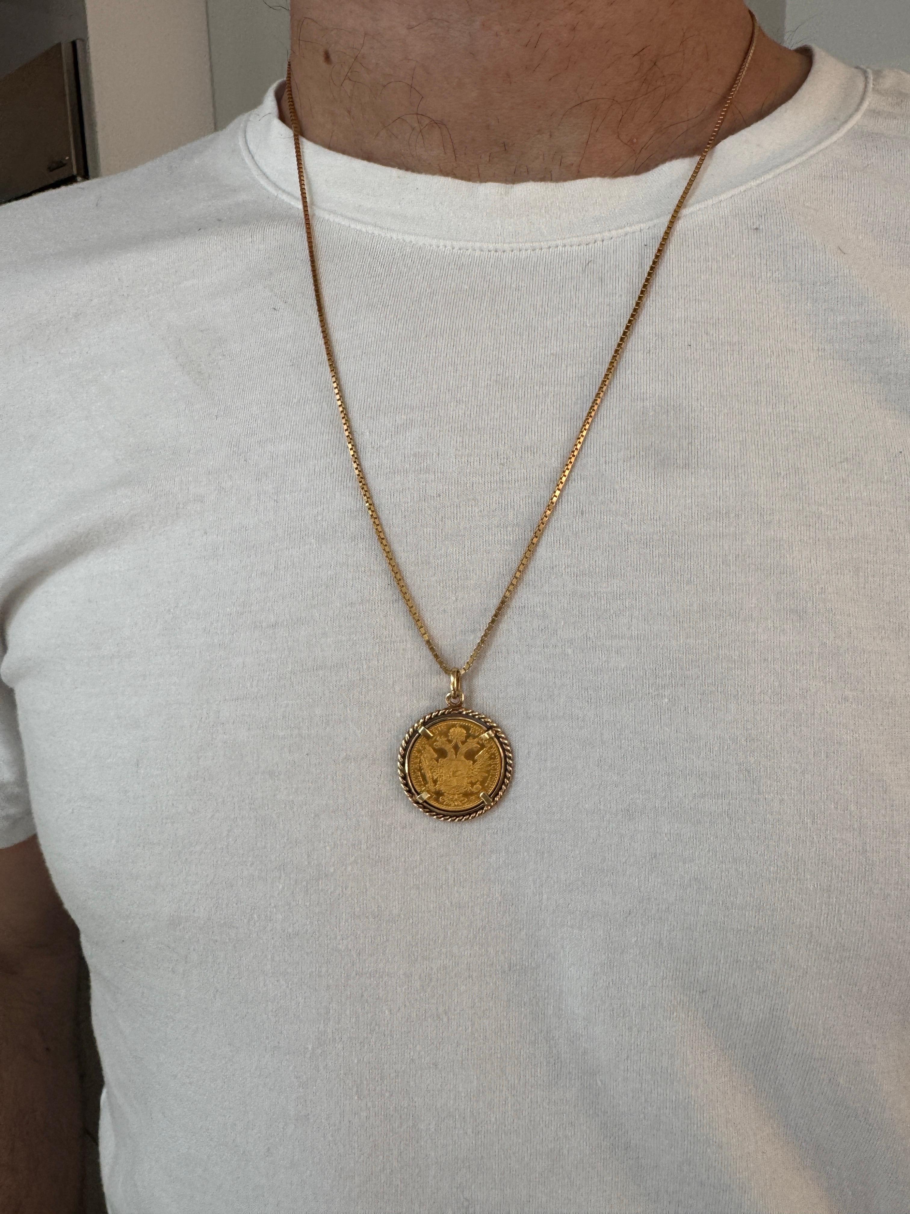 Collana con ciondolo a forma di moneta d'oro austriaca da 1 ducato del 1915 - 12,7 g - Aquila a due teste - Buy0007

Aggiungi un tocco senza tempo di eleganza europea e prestigio storico alla tua collezione con questa straordinaria collana con