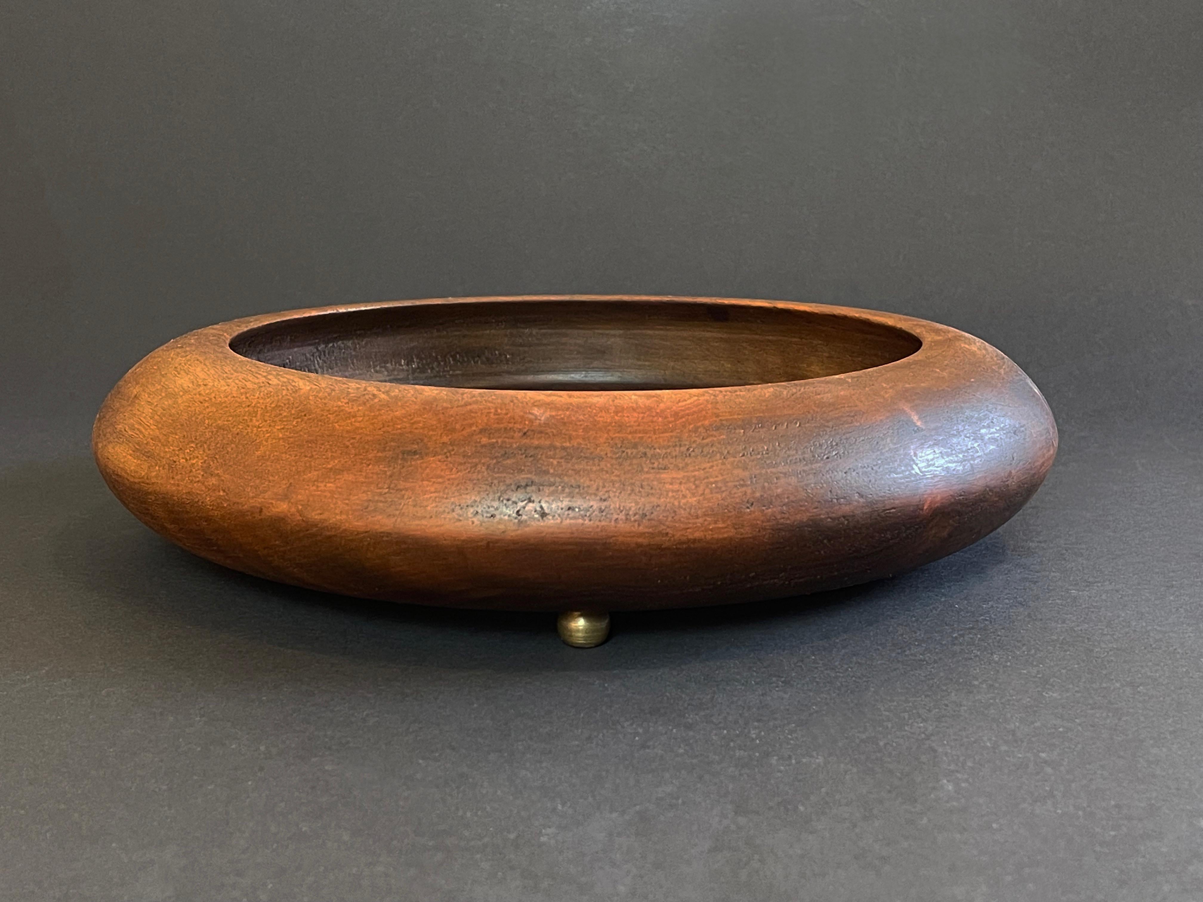 Large and expressive – in fact absolutely fantastic hand turned bowl with 3 round brass feet, made
from darkened walnut.
An elegantly shaped shallow bow gives plenty of room for fruit, but also stands just fine
as a piece of art, a true centerpiece