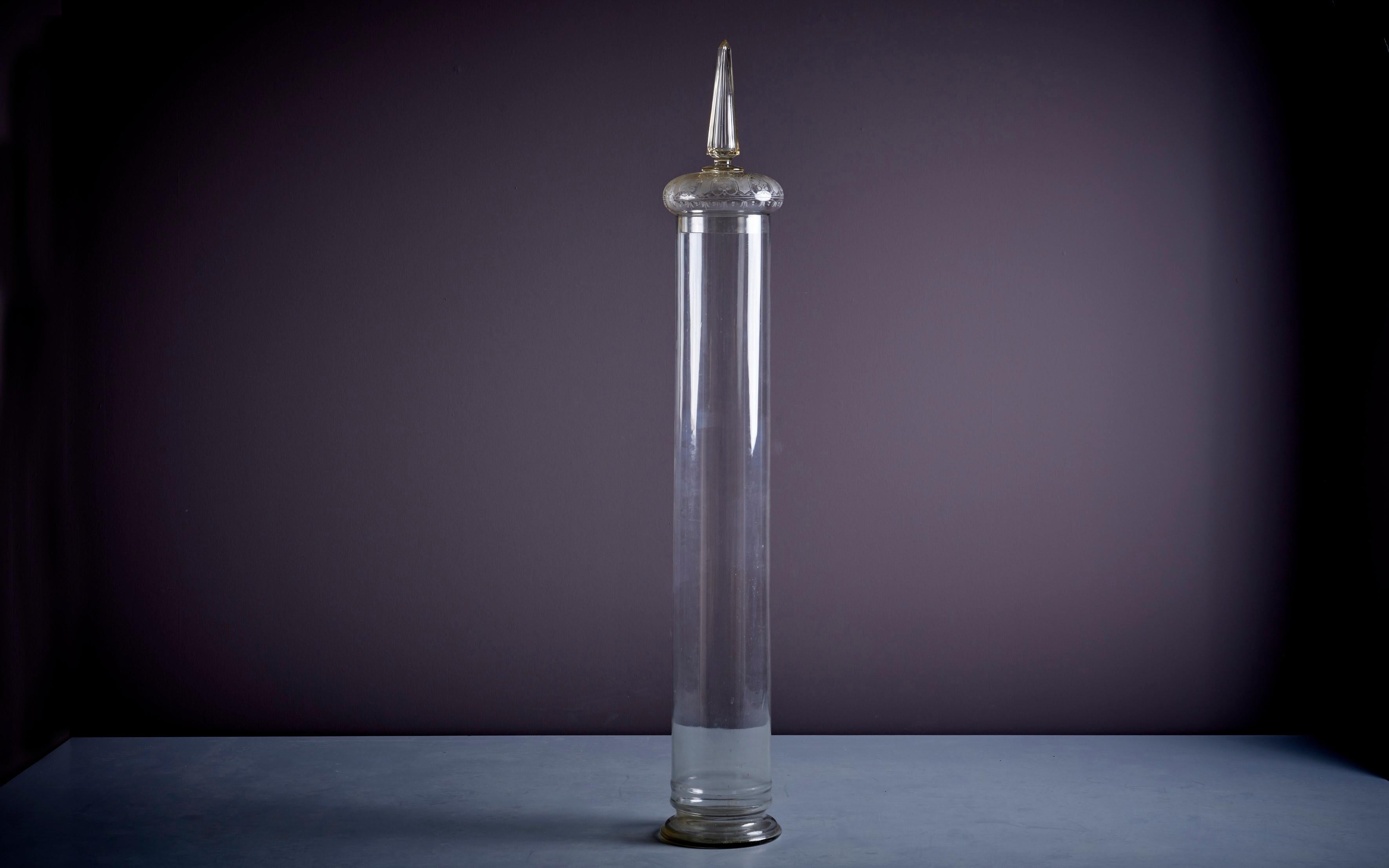 Large 1920s Glass Pillar with Delicate Engravings   In Good Condition For Sale In Berlin, DE
