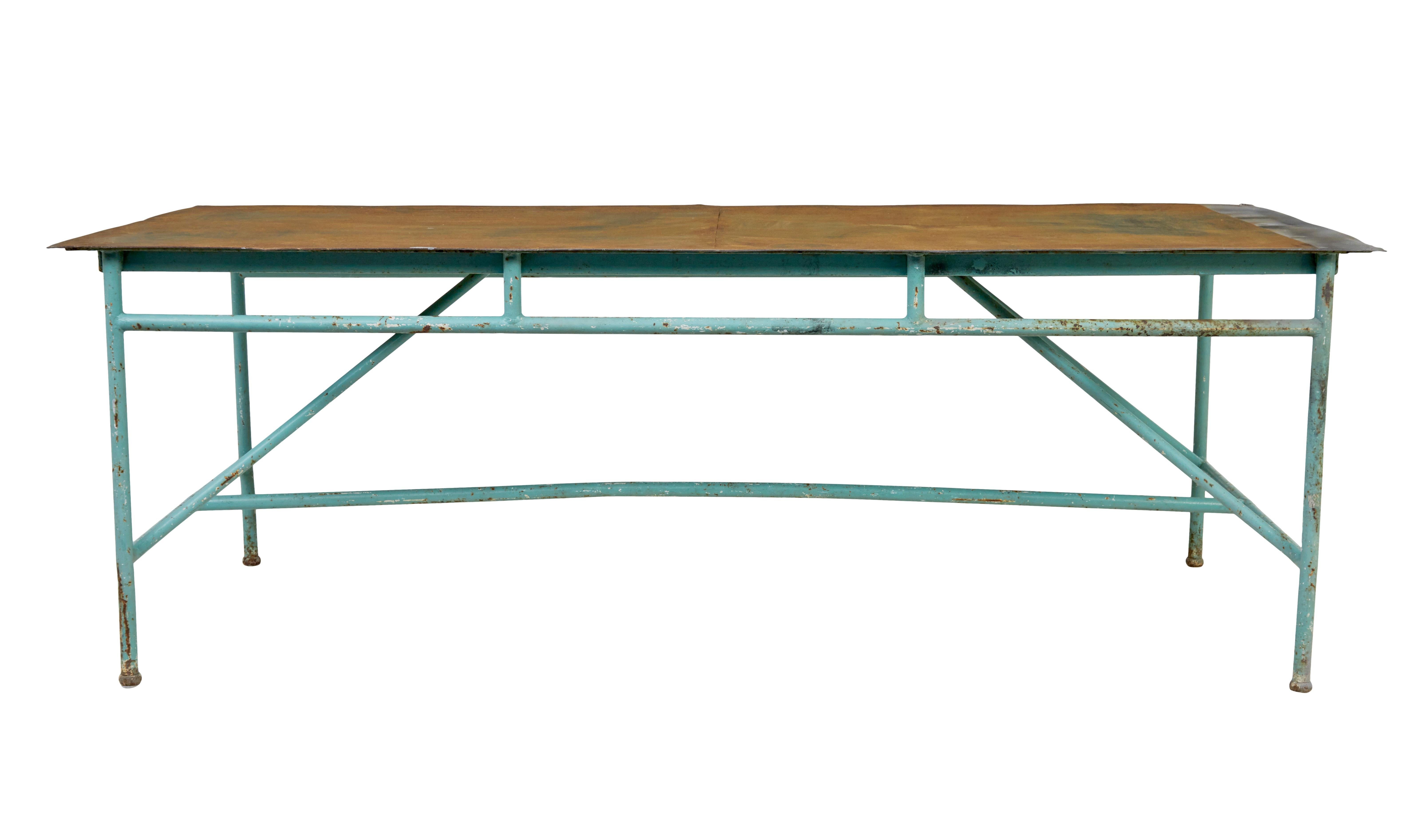 Gran mesa industrial de acero pintado de los años 20 Inglés en venta