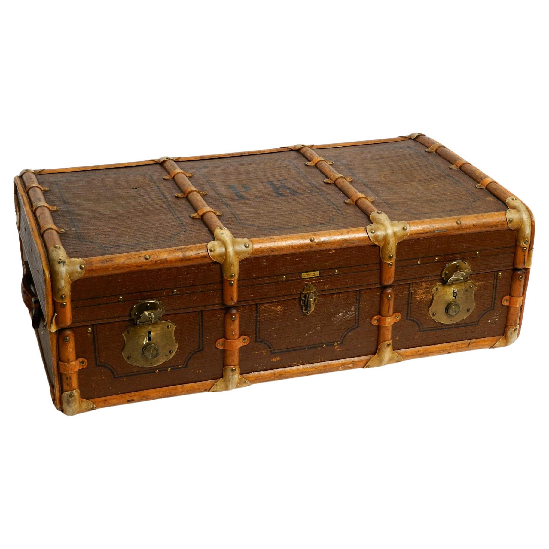 Large 1920s wooden suitcase in fantastically condition usable as a coffee table For Sale