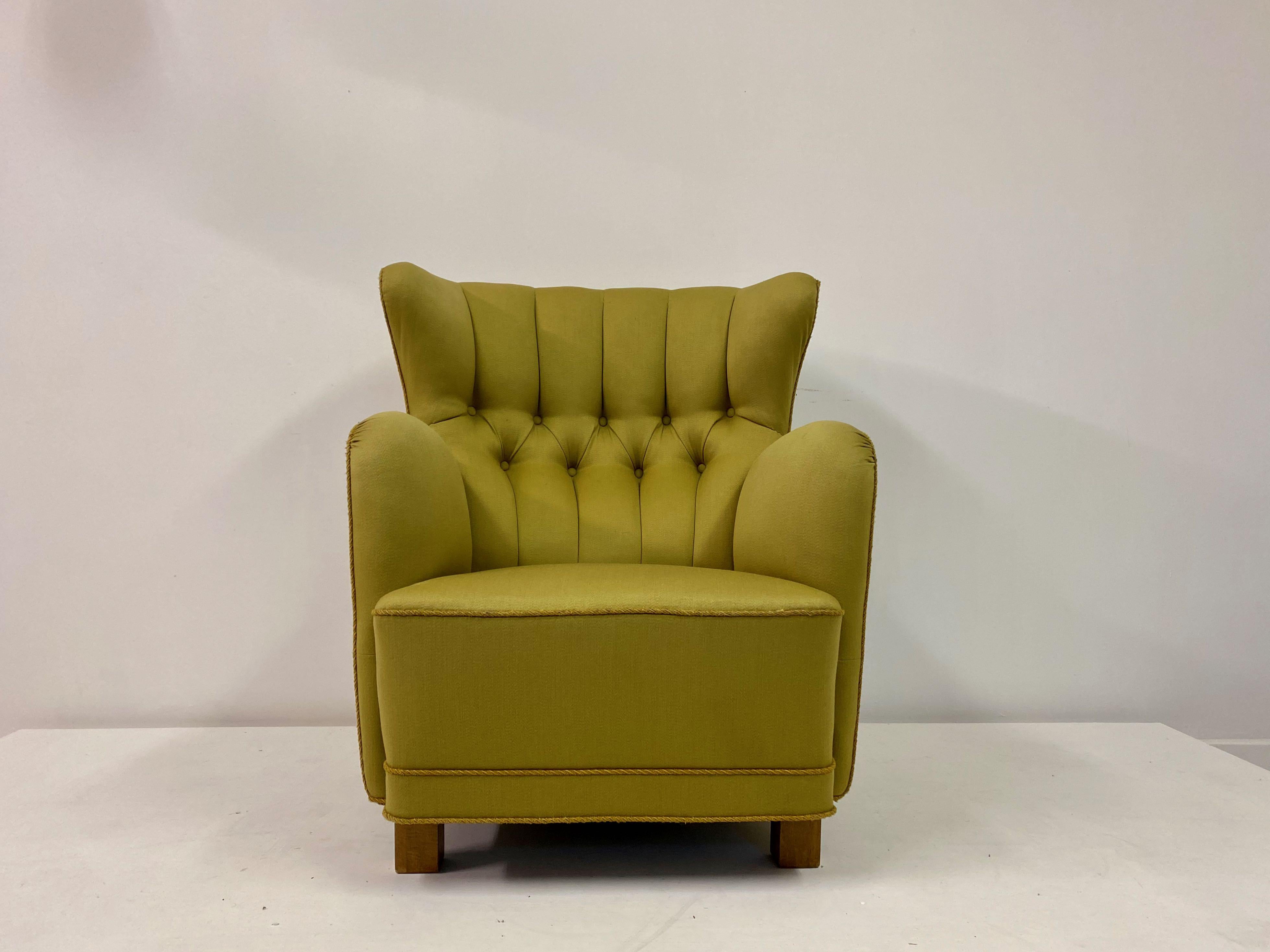 Easy chair

Large size

Beech legs

Green upholstery

Danish, 1930s/40s

Measures: Seat height 40cm.