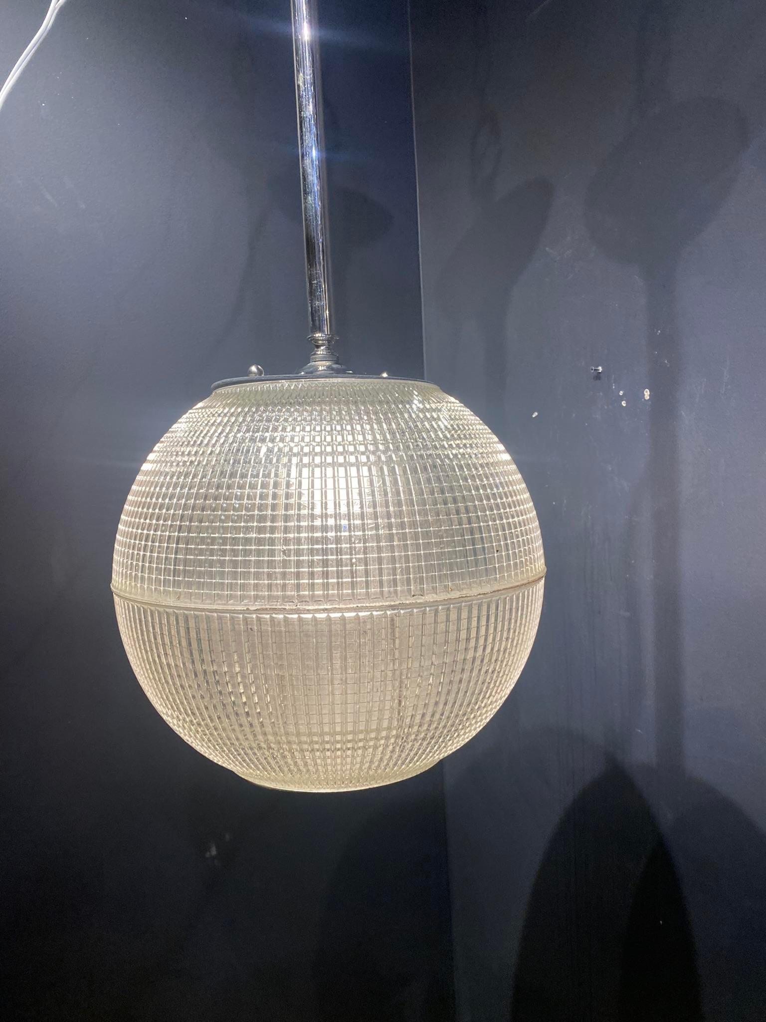 Gran lámpara francesa de cristal moldeado de los años 30 Provincial francés en venta