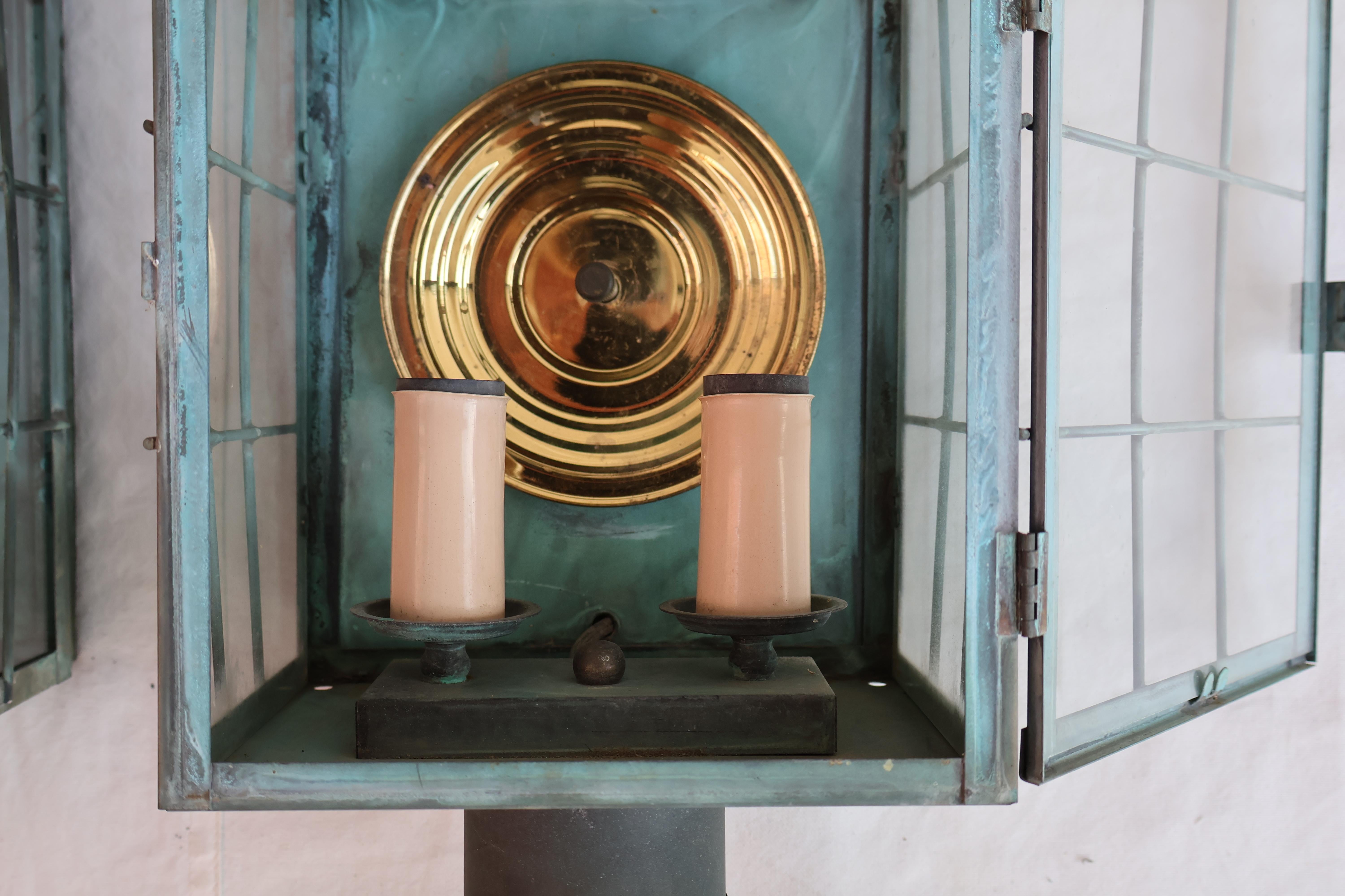 Grandes apliques de exterior de latón de los años 40 mediados del siglo XX en venta