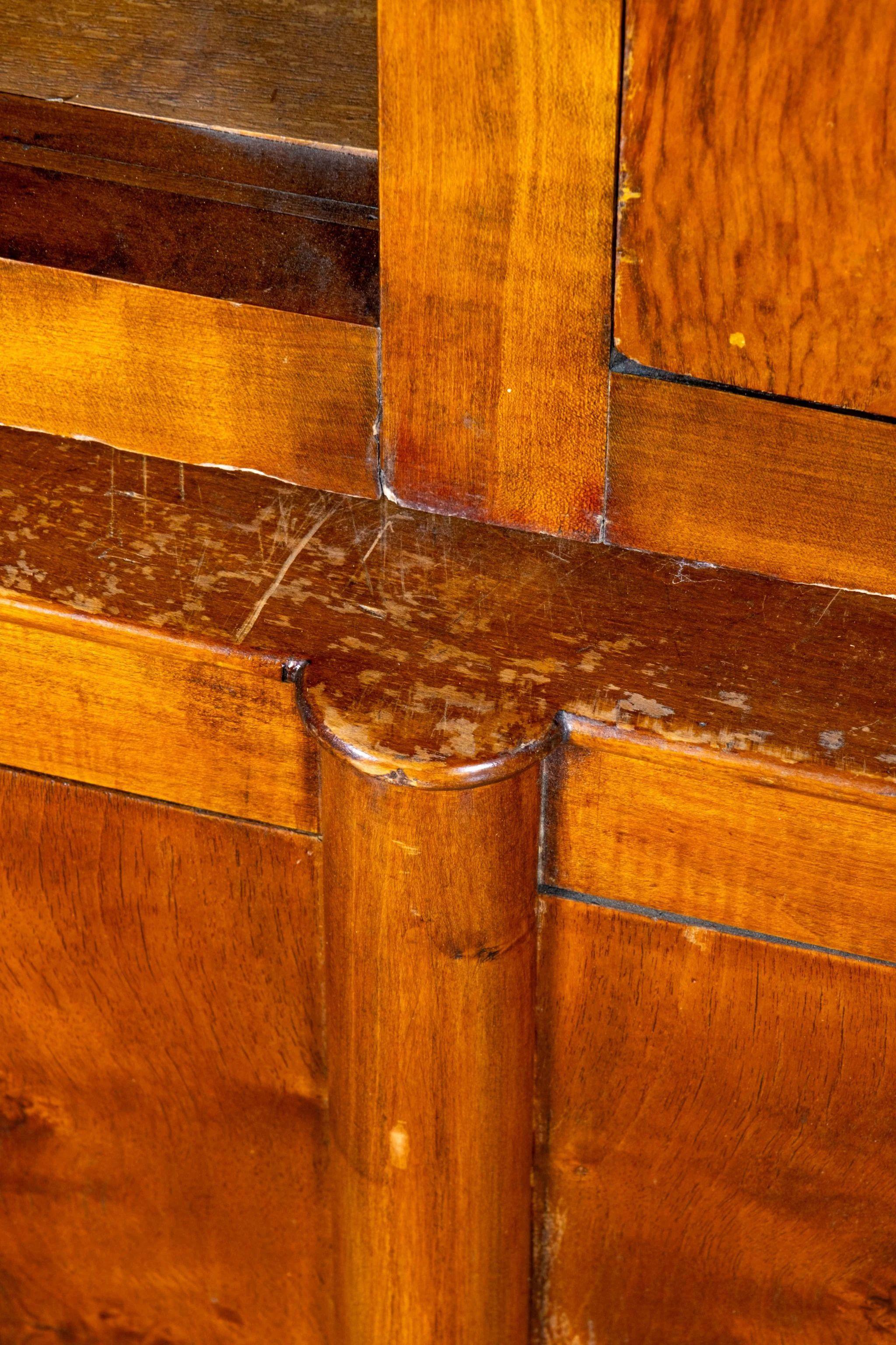 Large 1940s Burled Wood Italian Buffet + Hutch en venta 3