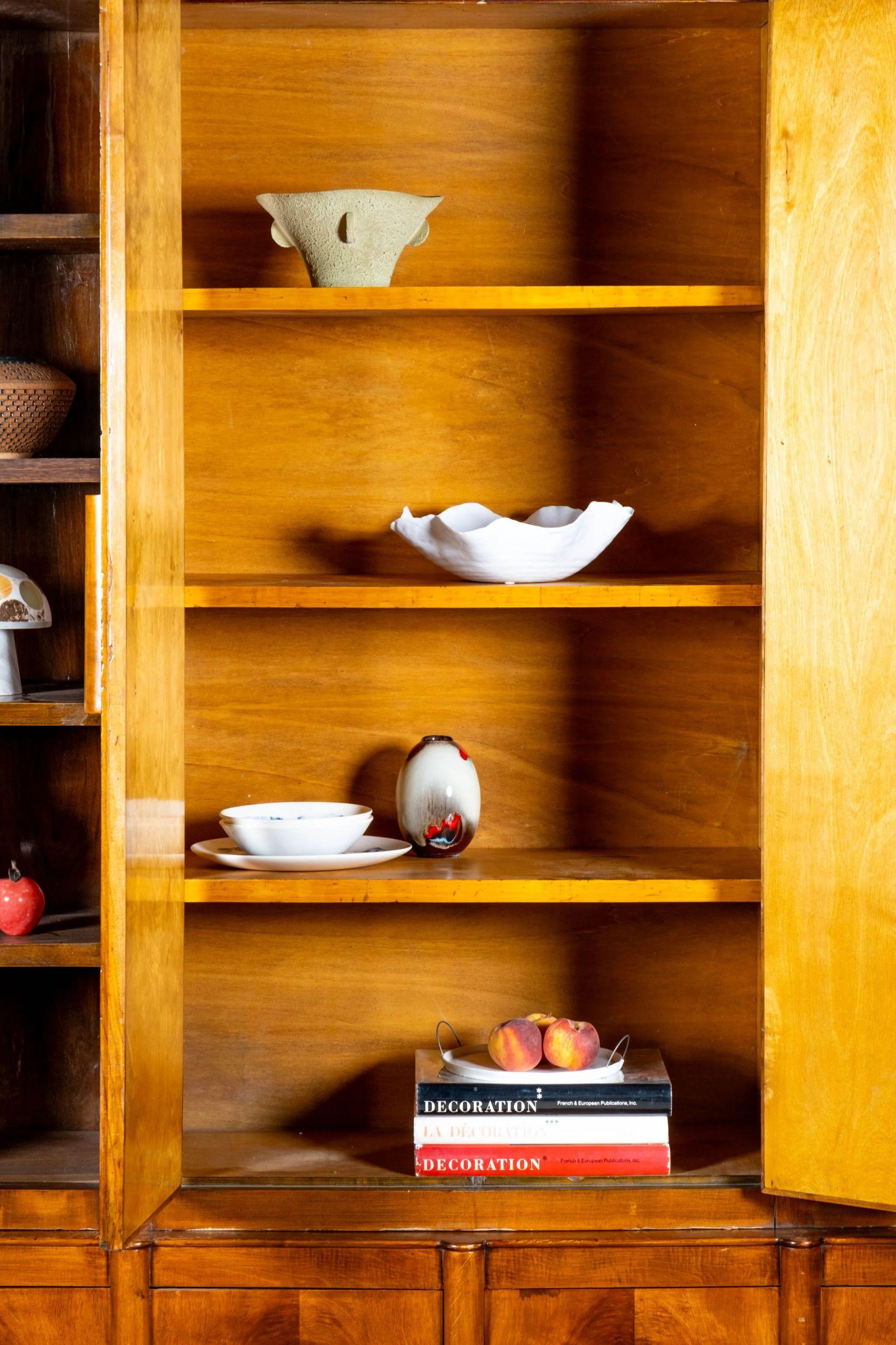 Large 1940s Burled Wood Italian Buffet + Hutch en venta 1