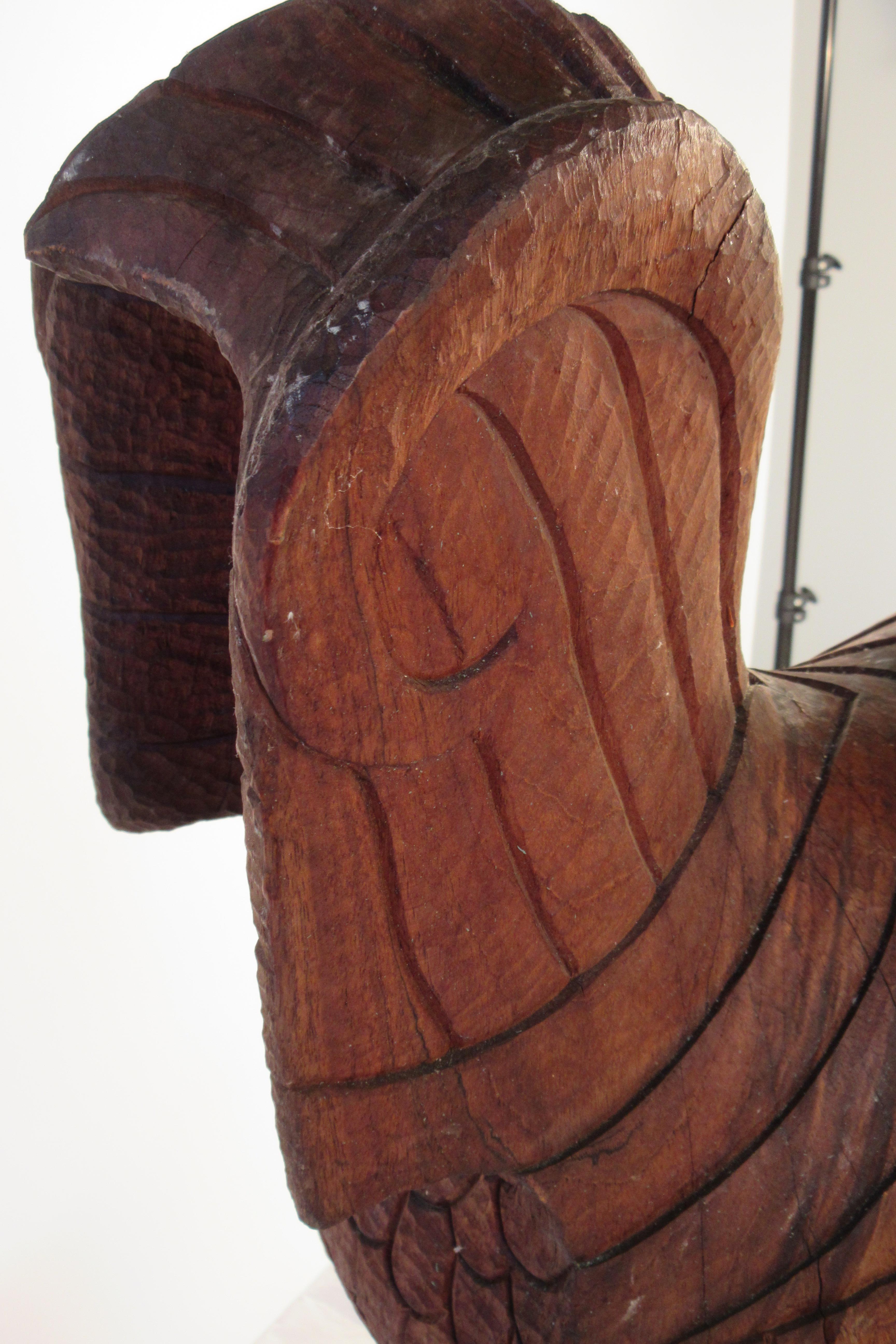 Grand coq en bois sculpté d'artisanat des années 1940 en vente 6