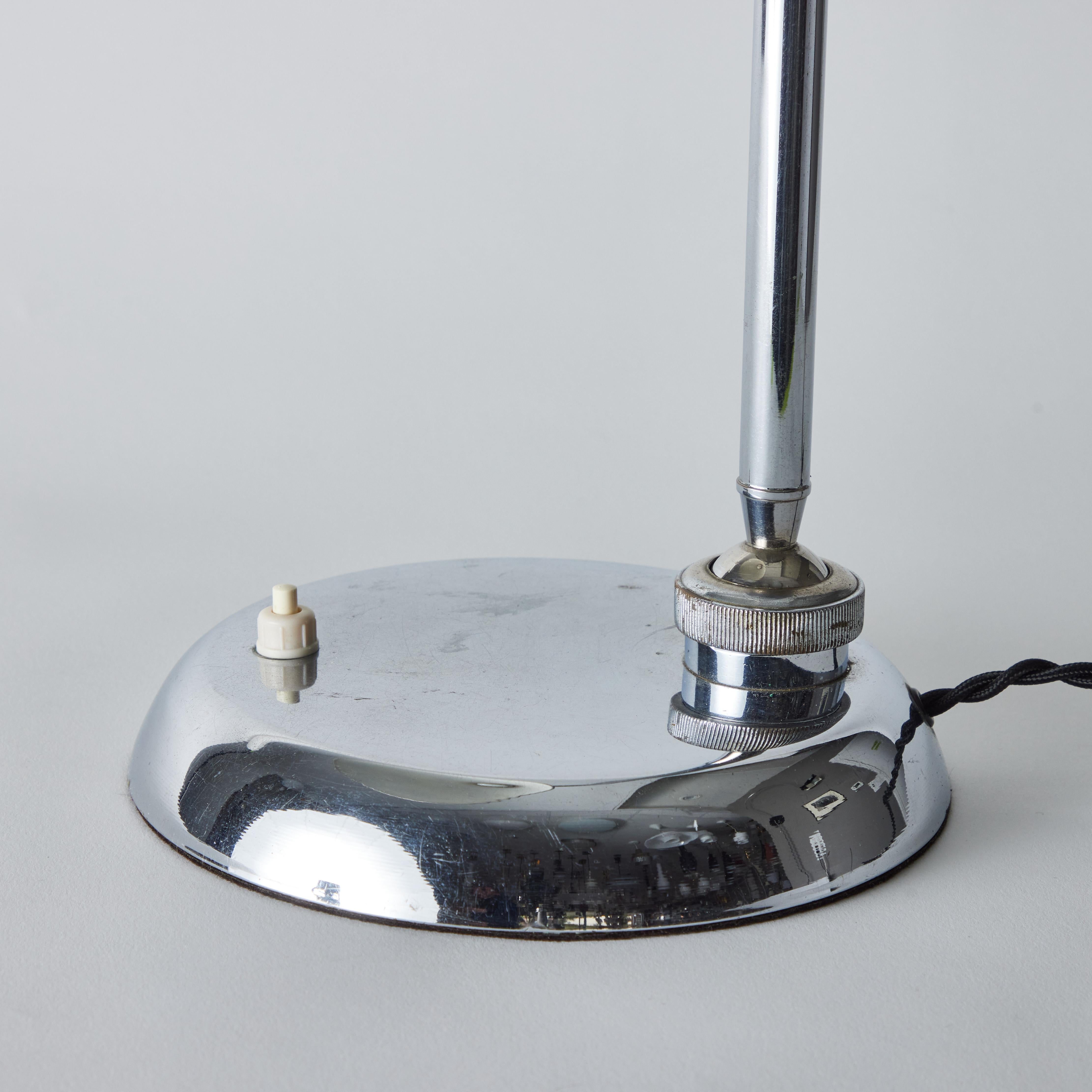 Große verchromte Ministerial-Tischlampe von Giovanni Michelucci für Lariolux aus den 1940er Jahren im Zustand „Gut“ im Angebot in Glendale, CA
