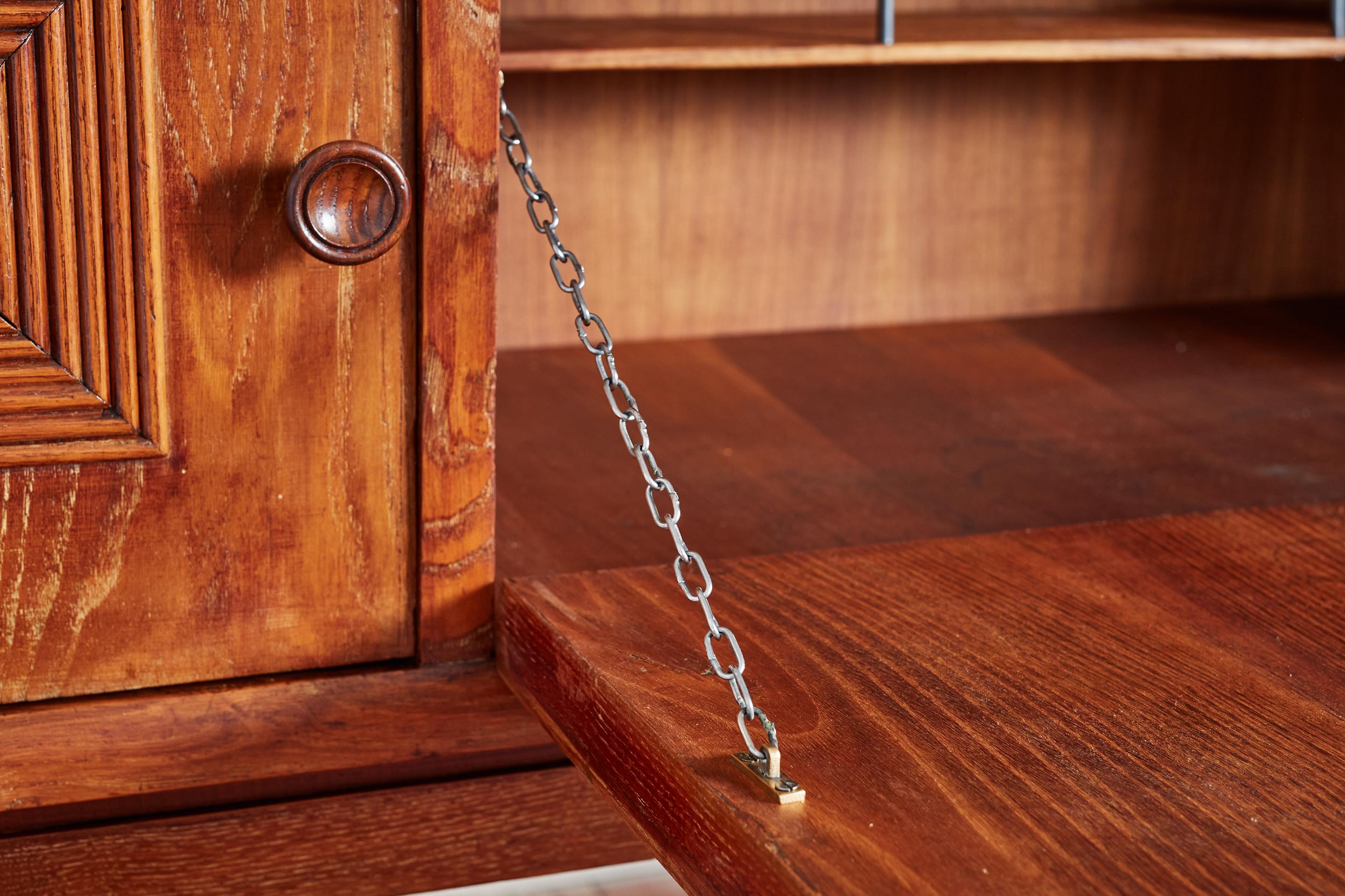 Grande credenza italiana intagliata degli anni '40 in vendita 8