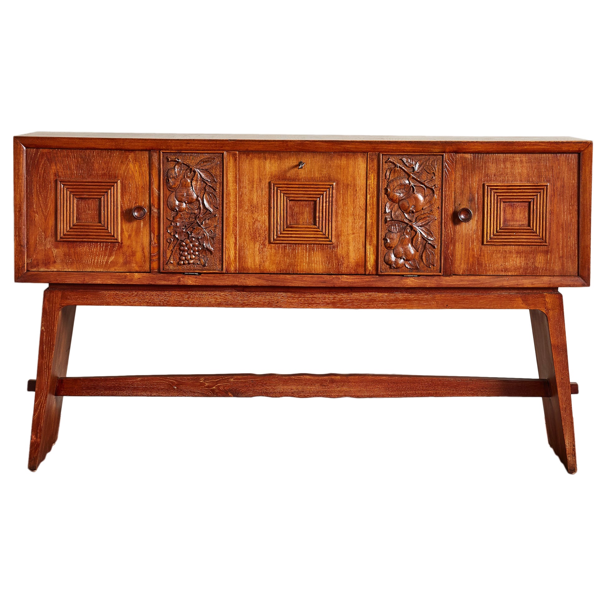 Grande credenza italiana intagliata degli anni '40 in vendita