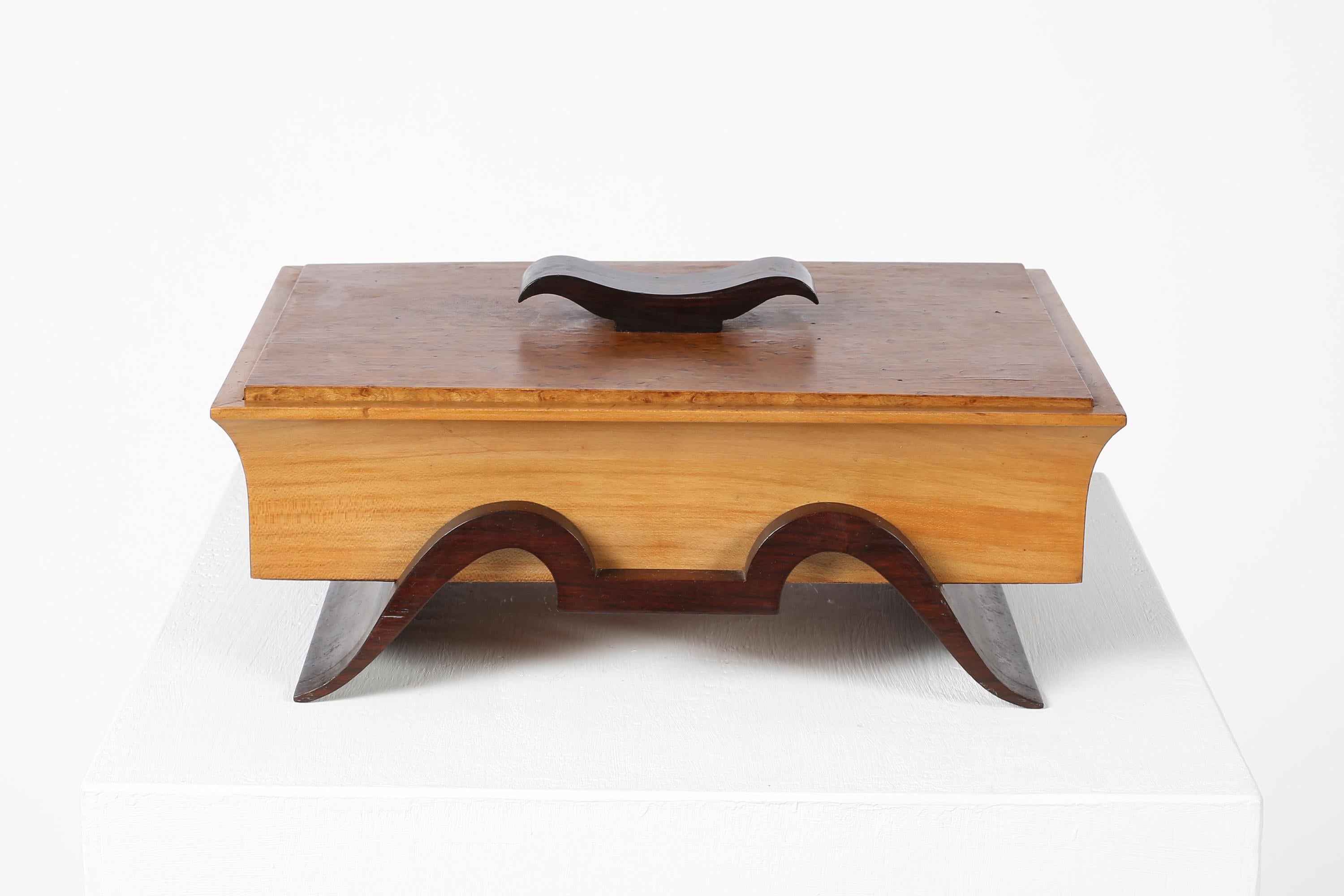 Gran caja decorativa italiana de madera noble de los años 40 Italiano en venta