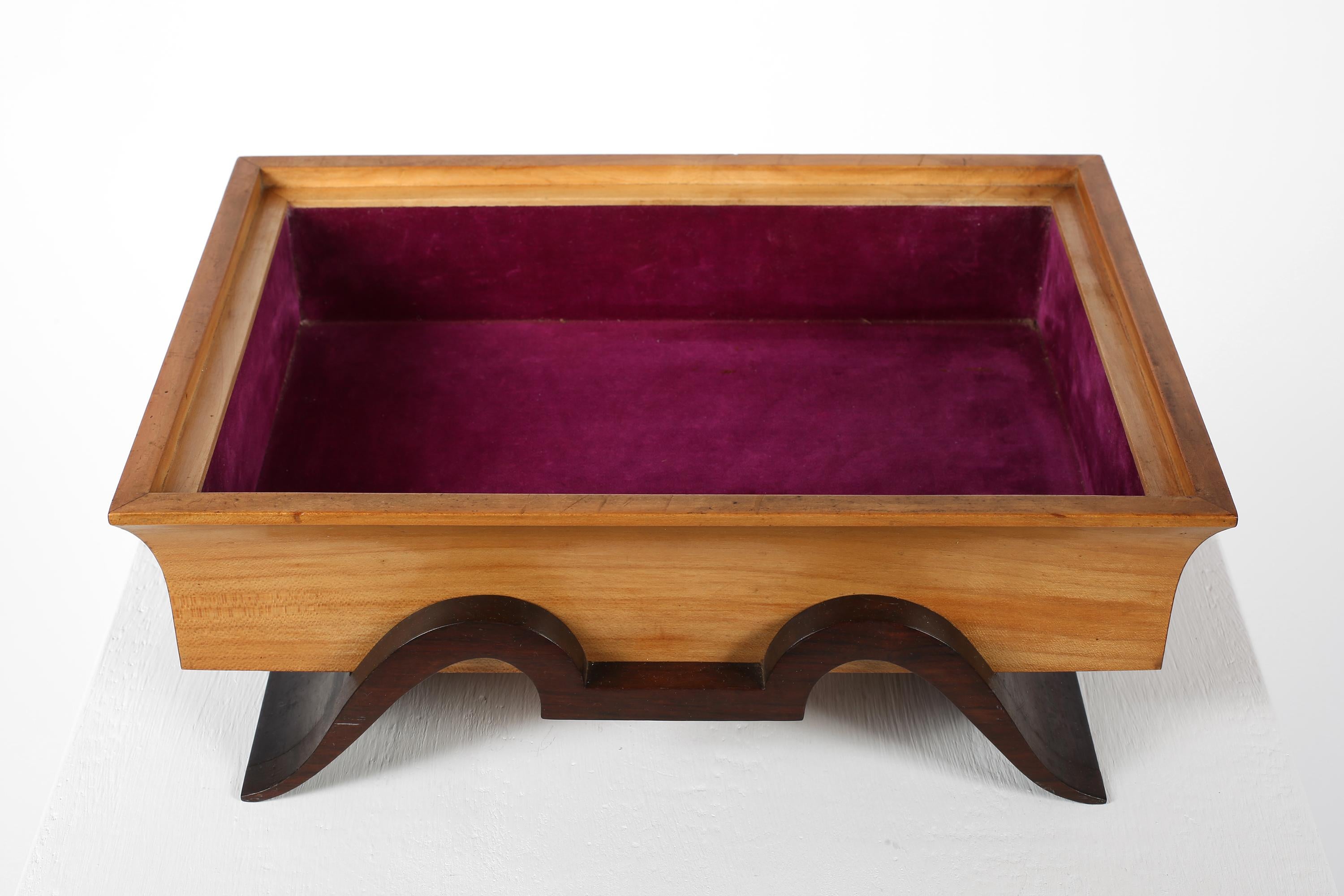 Gran caja decorativa italiana de madera noble de los años 40 Arce en venta