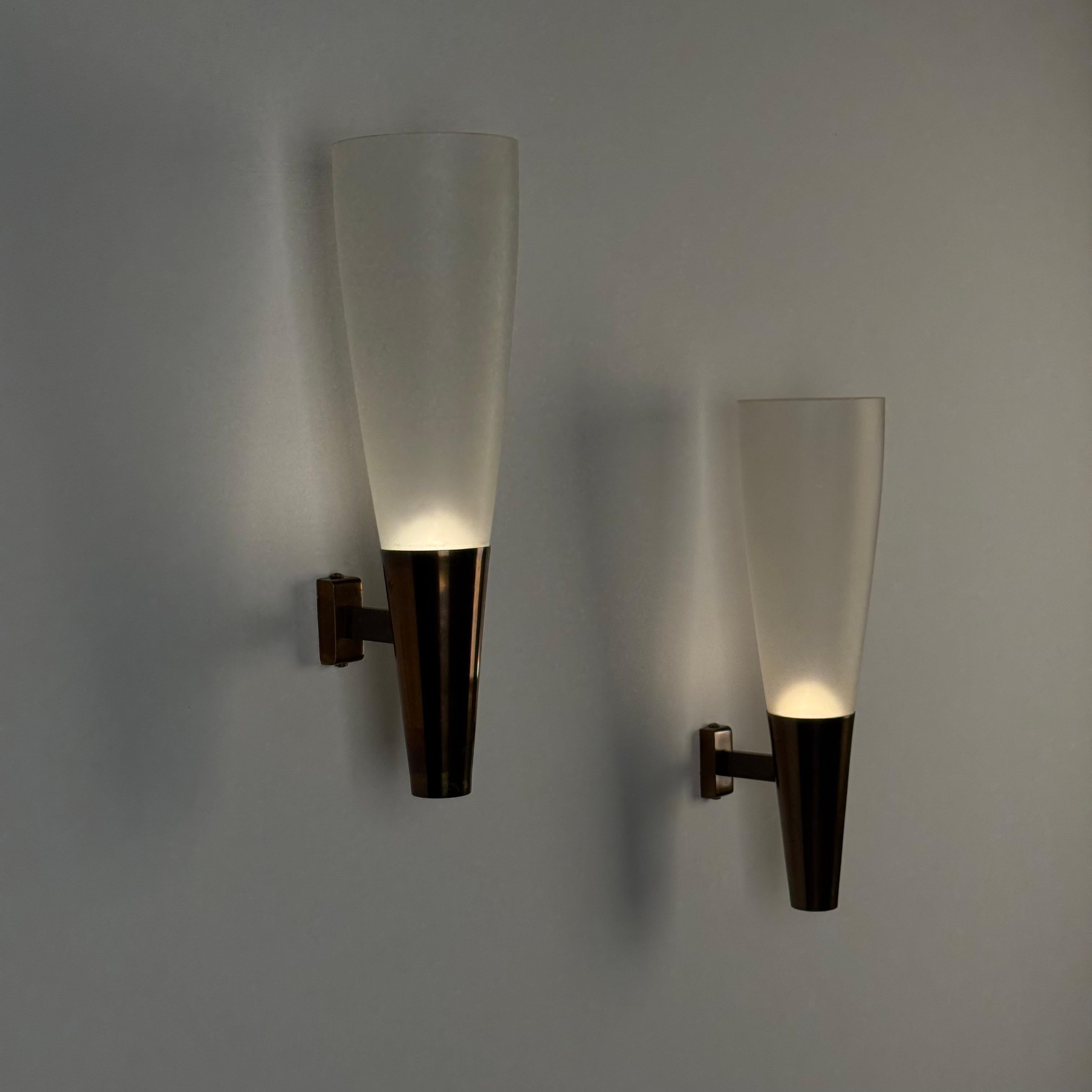italien Large 1940s “Model 1537” Wall Lights by Pietro Chiesa for Fontana Arte en vente