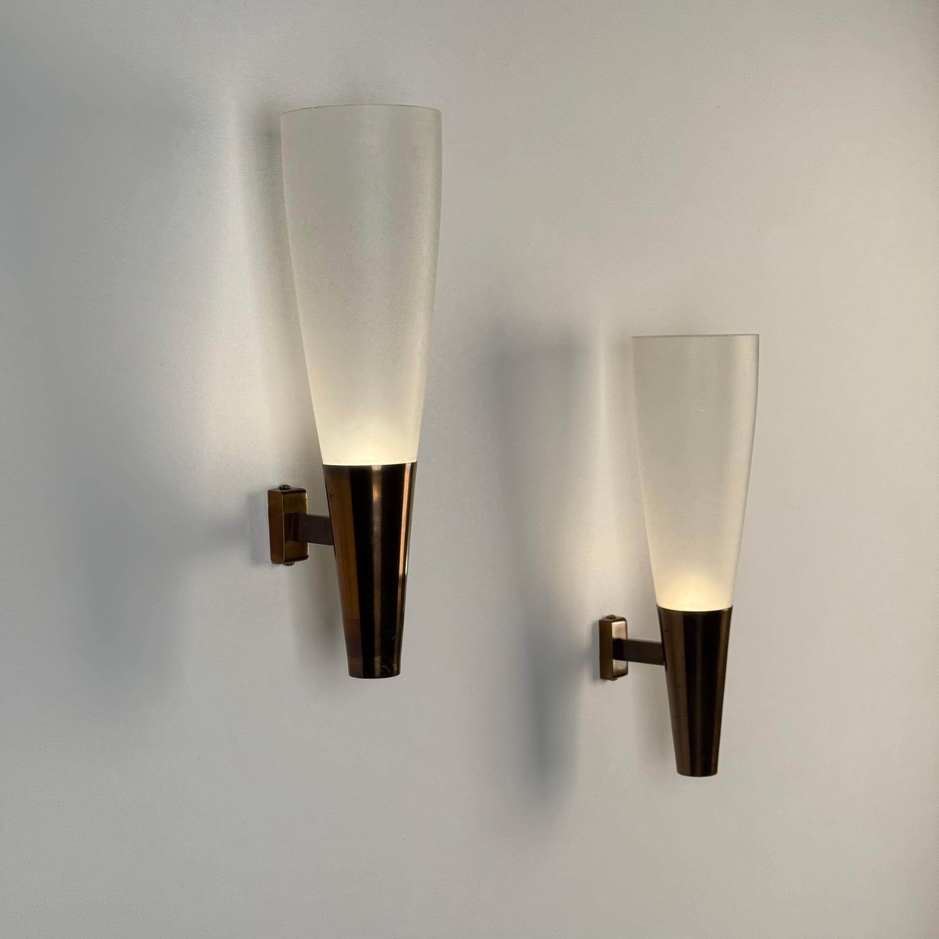 Sculpté à la main Large 1940s “Model 1537” Wall Lights by Pietro Chiesa for Fontana Arte en vente