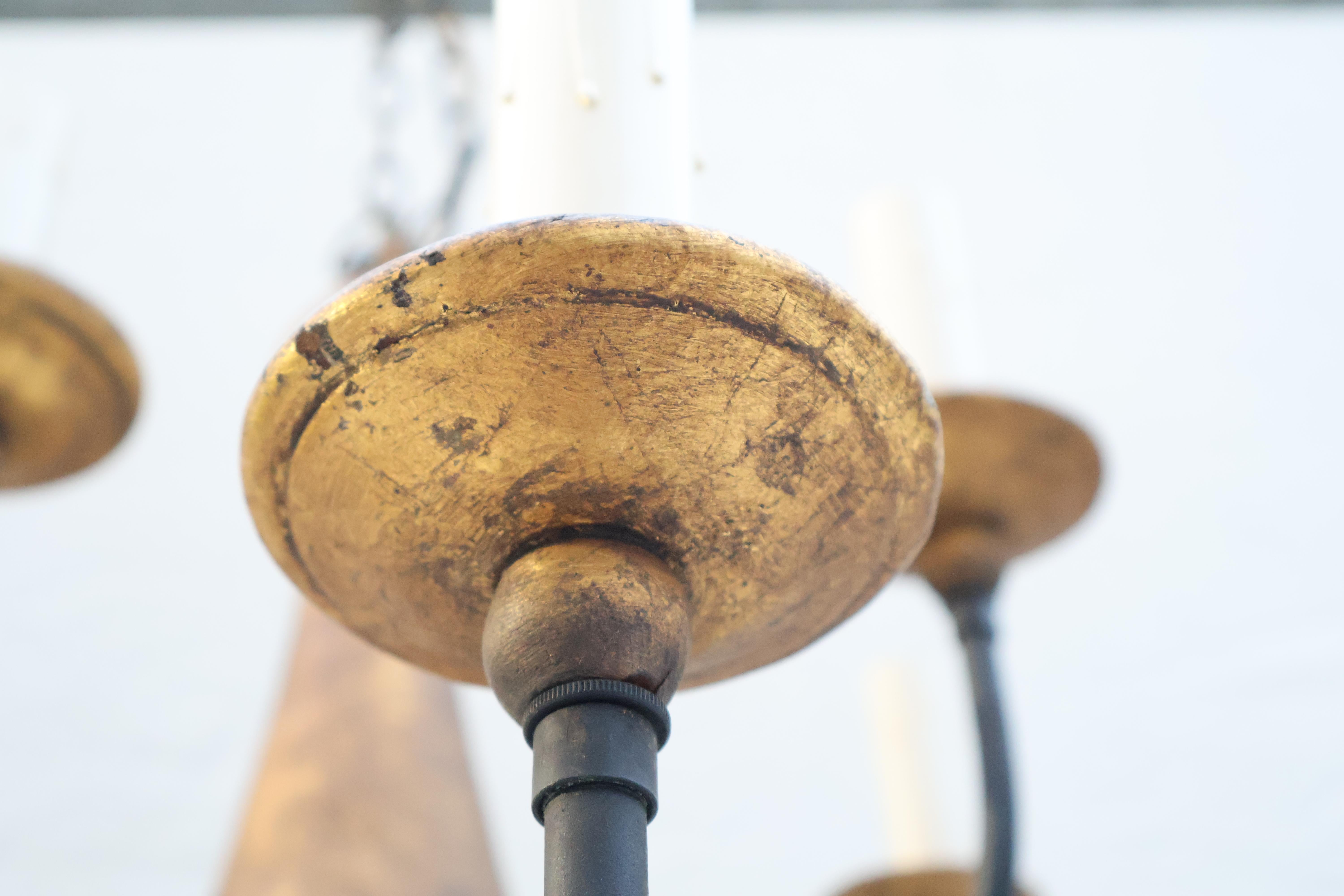 Grande lampadario in legno e ferro battuto degli anni '40 In condizioni buone in vendita a Los Angeles, CA