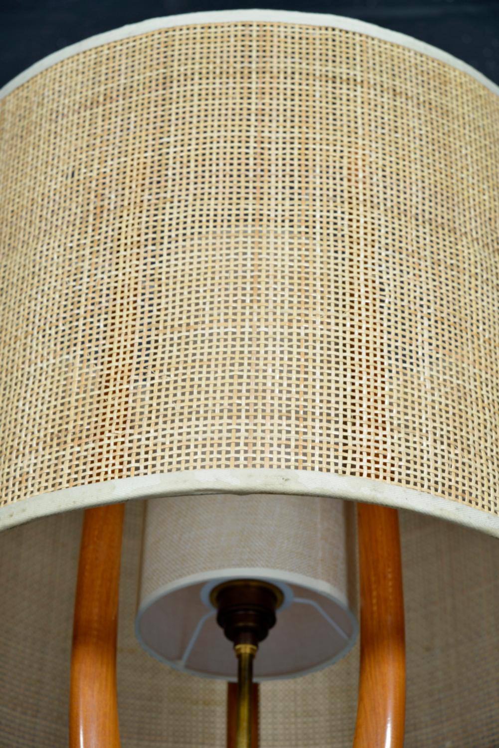 Large 1950 Walnut Midcentury American Floor Lamp by David Shreve for V H Woolums For Sale 4
