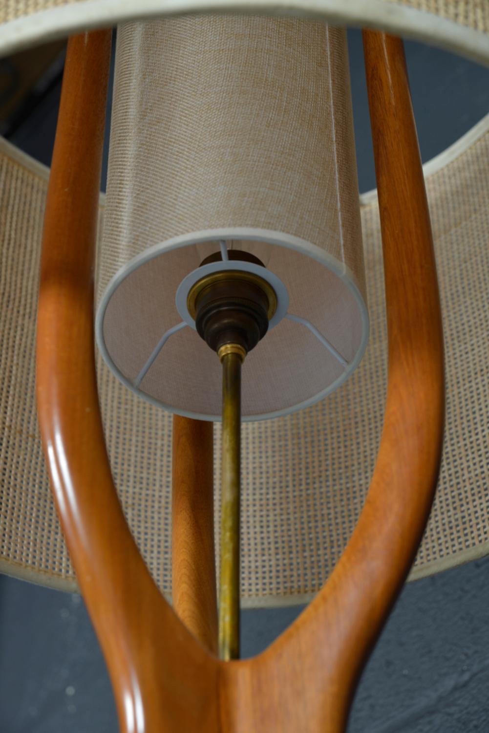 Large 1950 Walnut Midcentury American Floor Lamp by David Shreve for V H Woolums For Sale 5