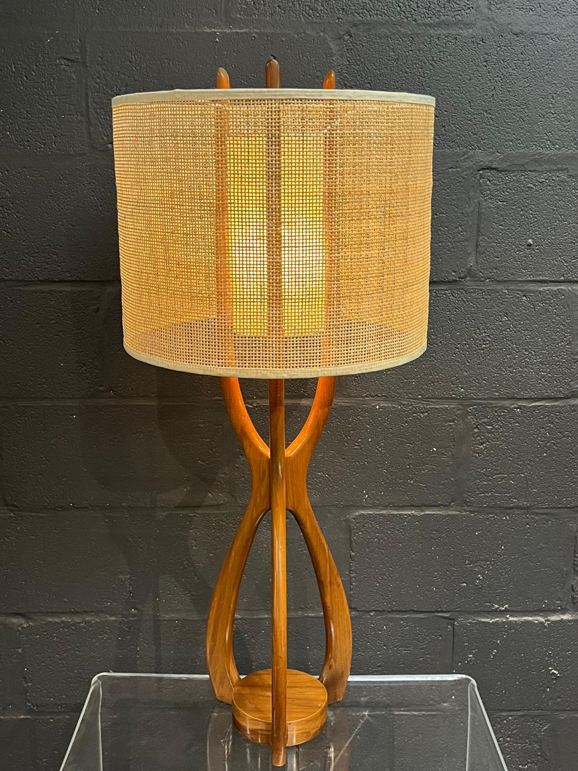 Large 1950 Walnut Midcentury American Floor Lamp by David Shreve for V H Woolums For Sale 6