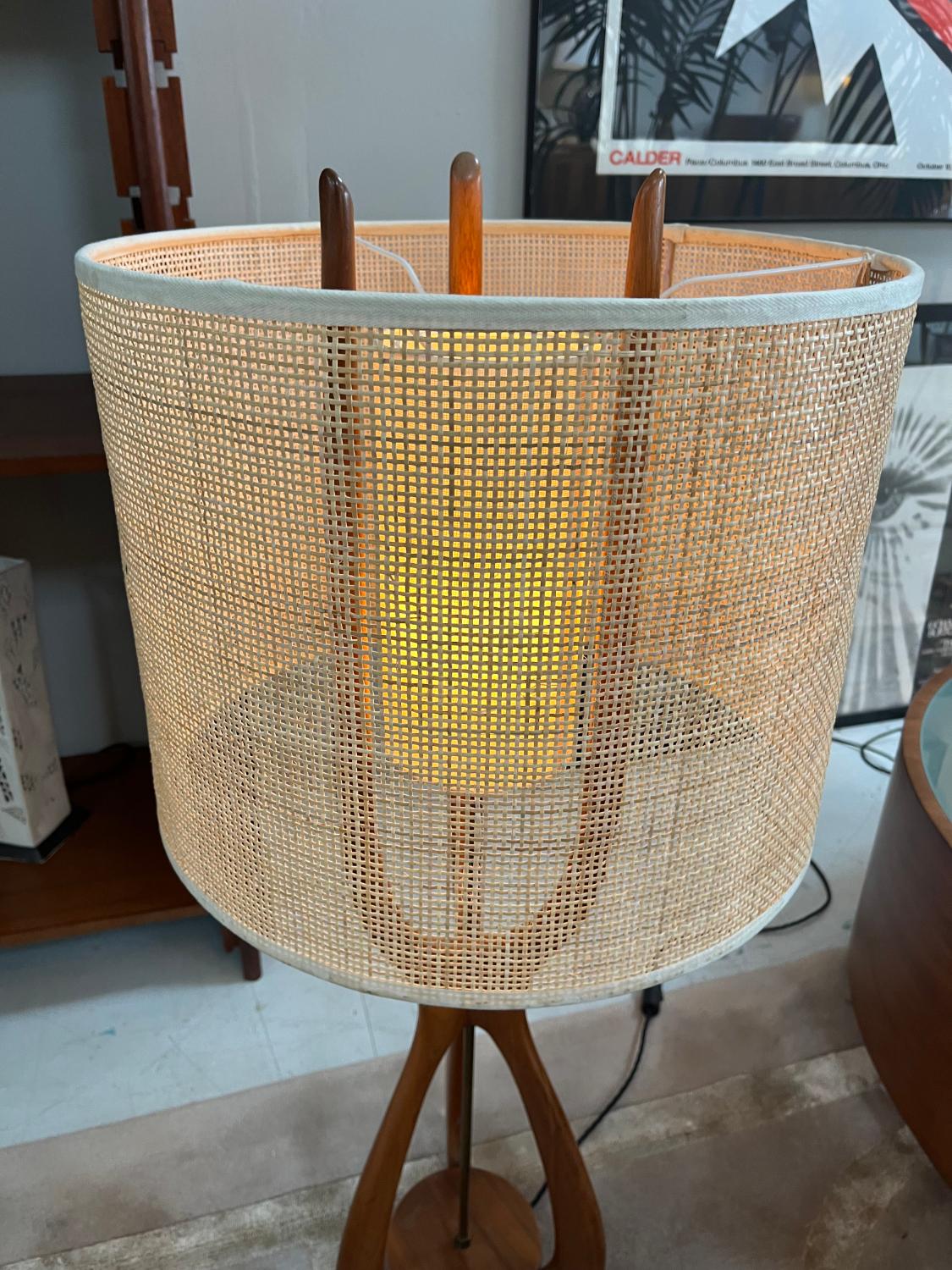 Large 1950 Walnut Midcentury American Floor Lamp by David Shreve for V H Woolums For Sale 7