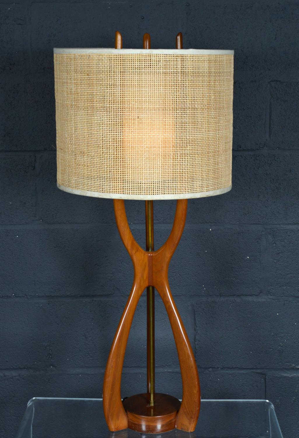 A wonderfully organic west coast of American Midcentury floor lamp designed by David Shrive for V.H. Woolums MFC of Florida. The walnut lamp base is beautifully sculptured, and sits 103cm high, with a central brass column inside of which is the