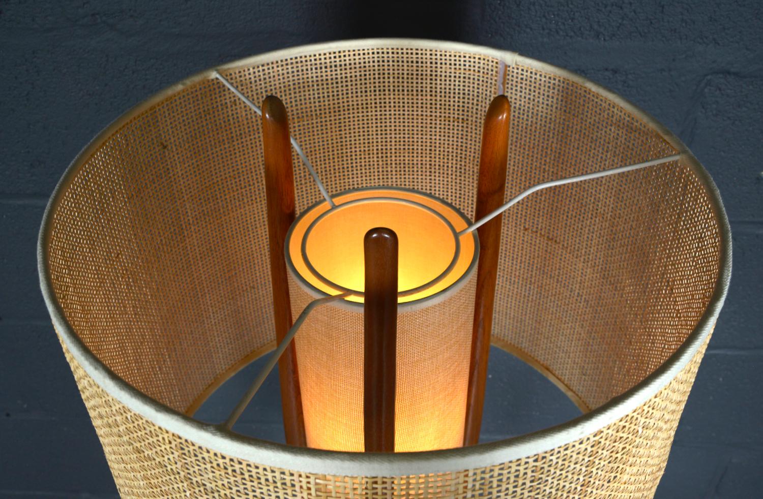 Large 1950 Walnut Midcentury American Floor Lamp by David Shreve for V H Woolums For Sale 1