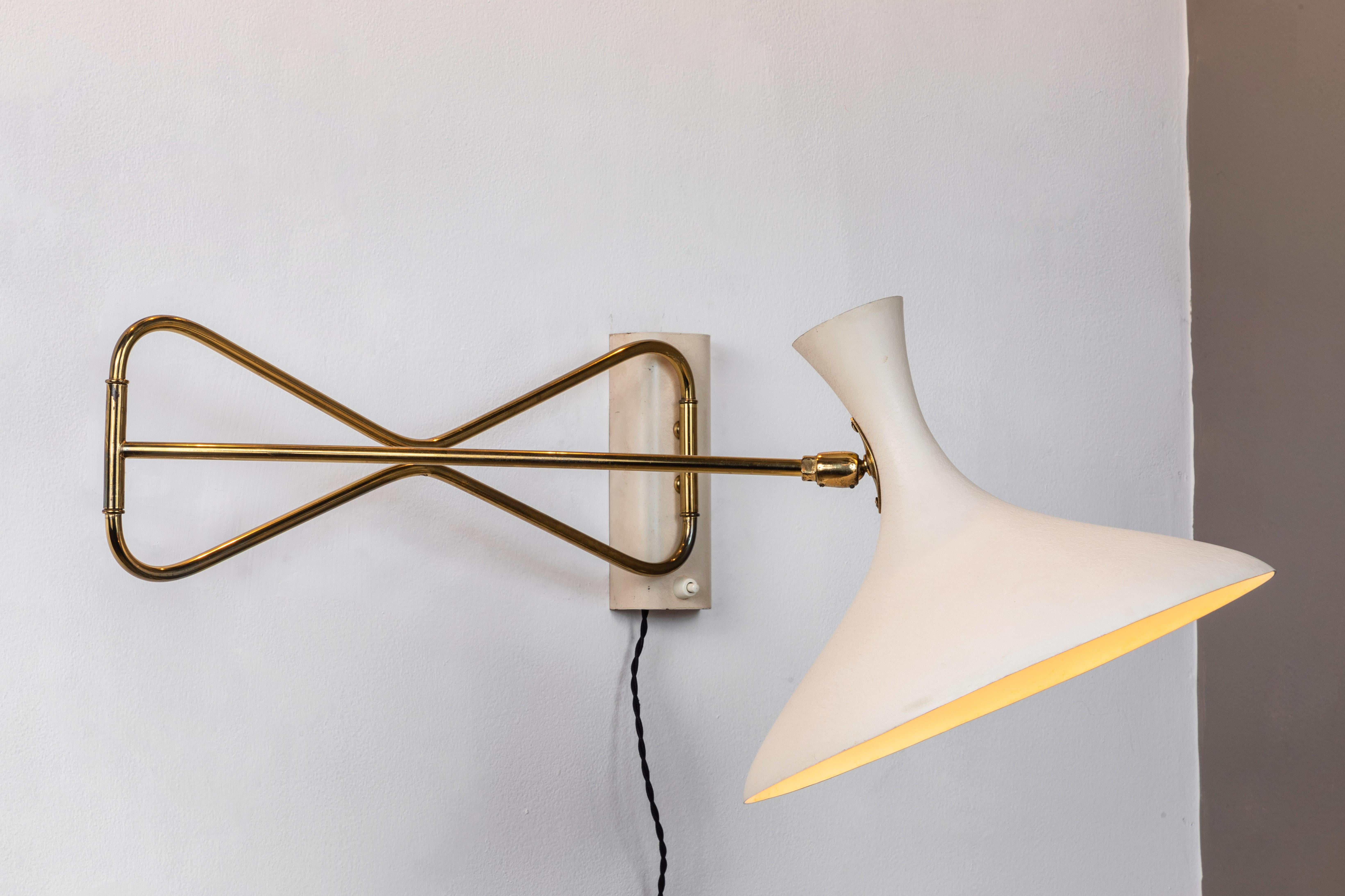 Large 1950s Cosack Leuchten articulating wall light. Executed in white and black painted metal and brass in the manner of Stilnovo, circa 1950s. A very architectural and large scale wall lamp that can be easily adjusted to various lengths and