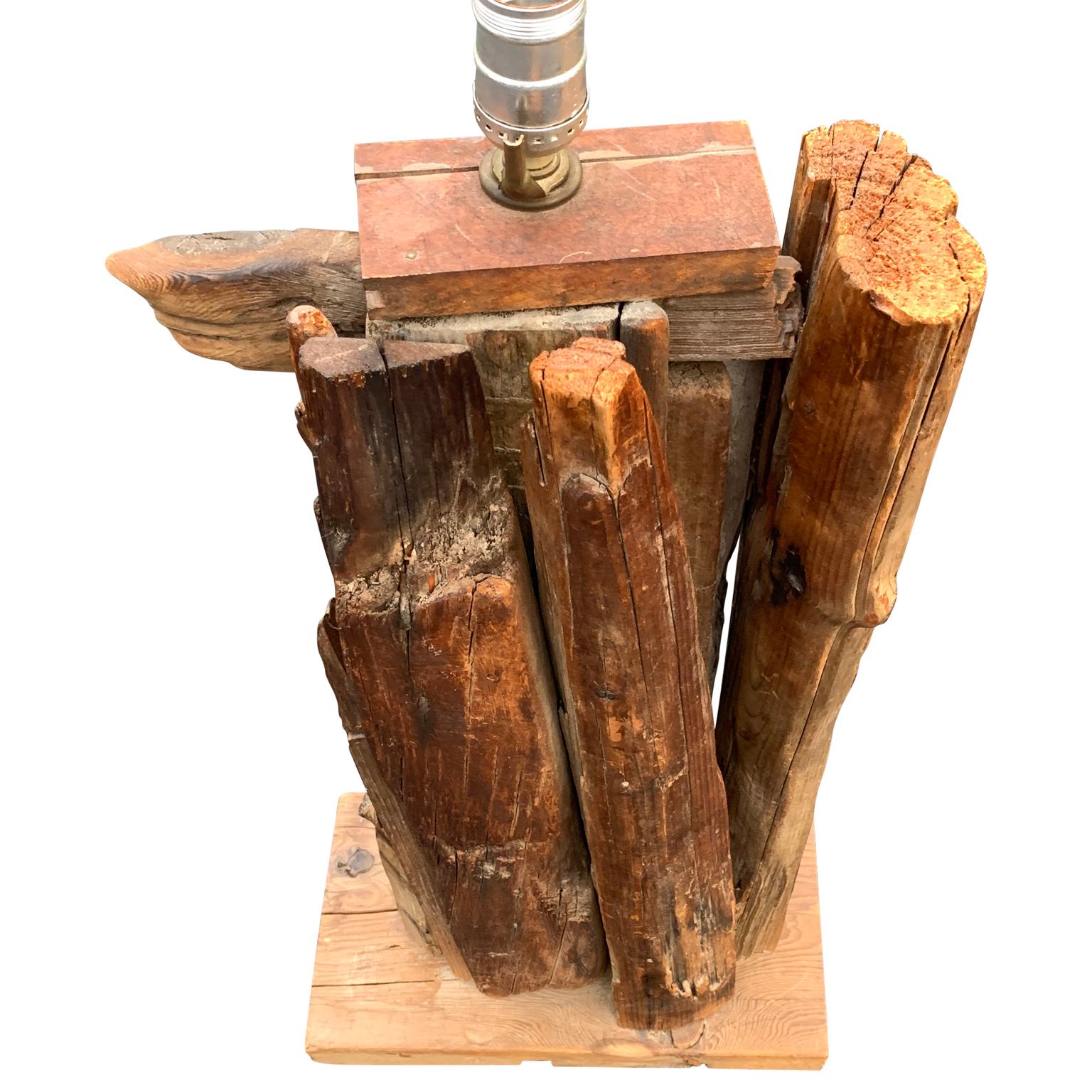 Américain Grande lampe de table en bois flotté des années 1950 en vente