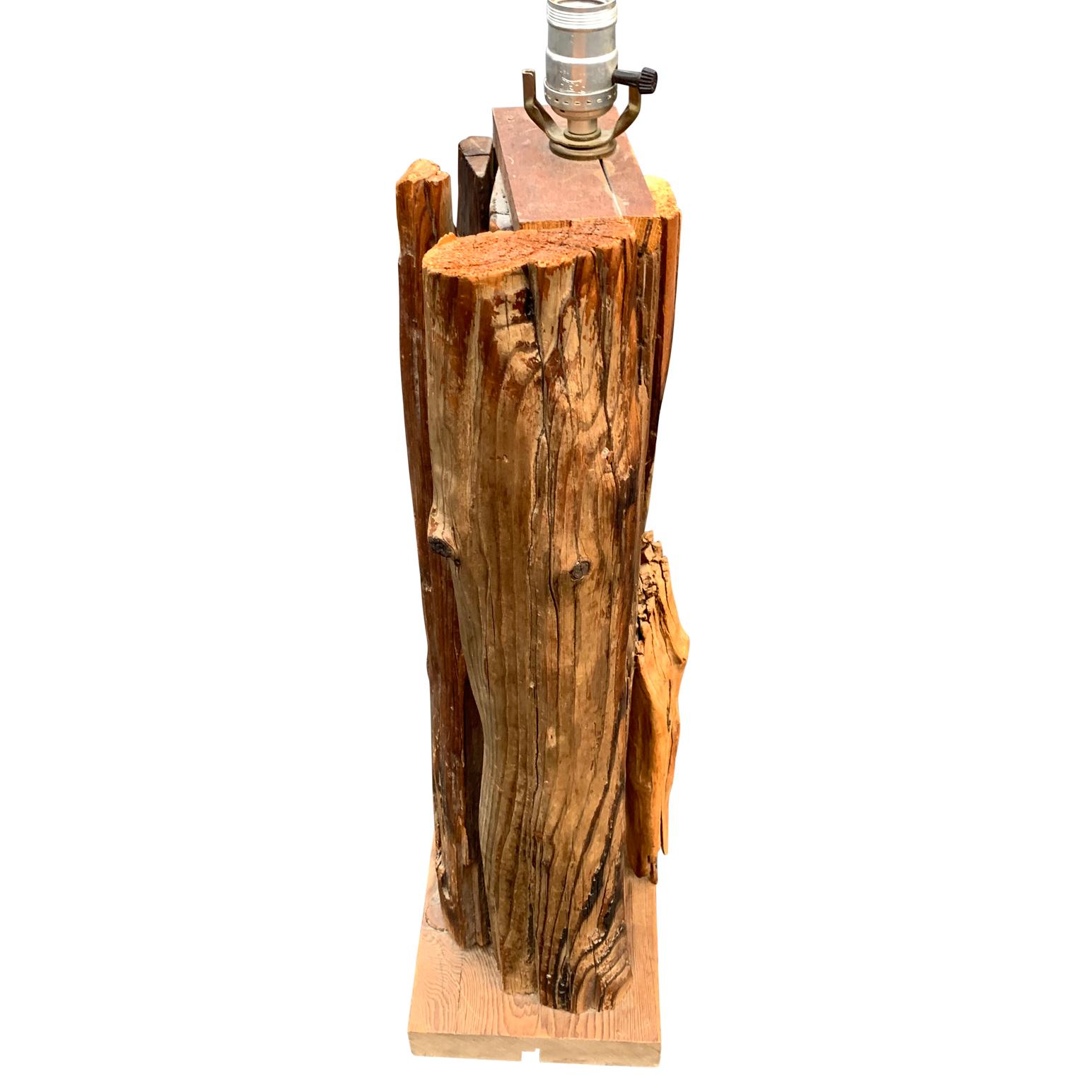 Fait main Grande lampe de table en bois flotté des années 1950 en vente
