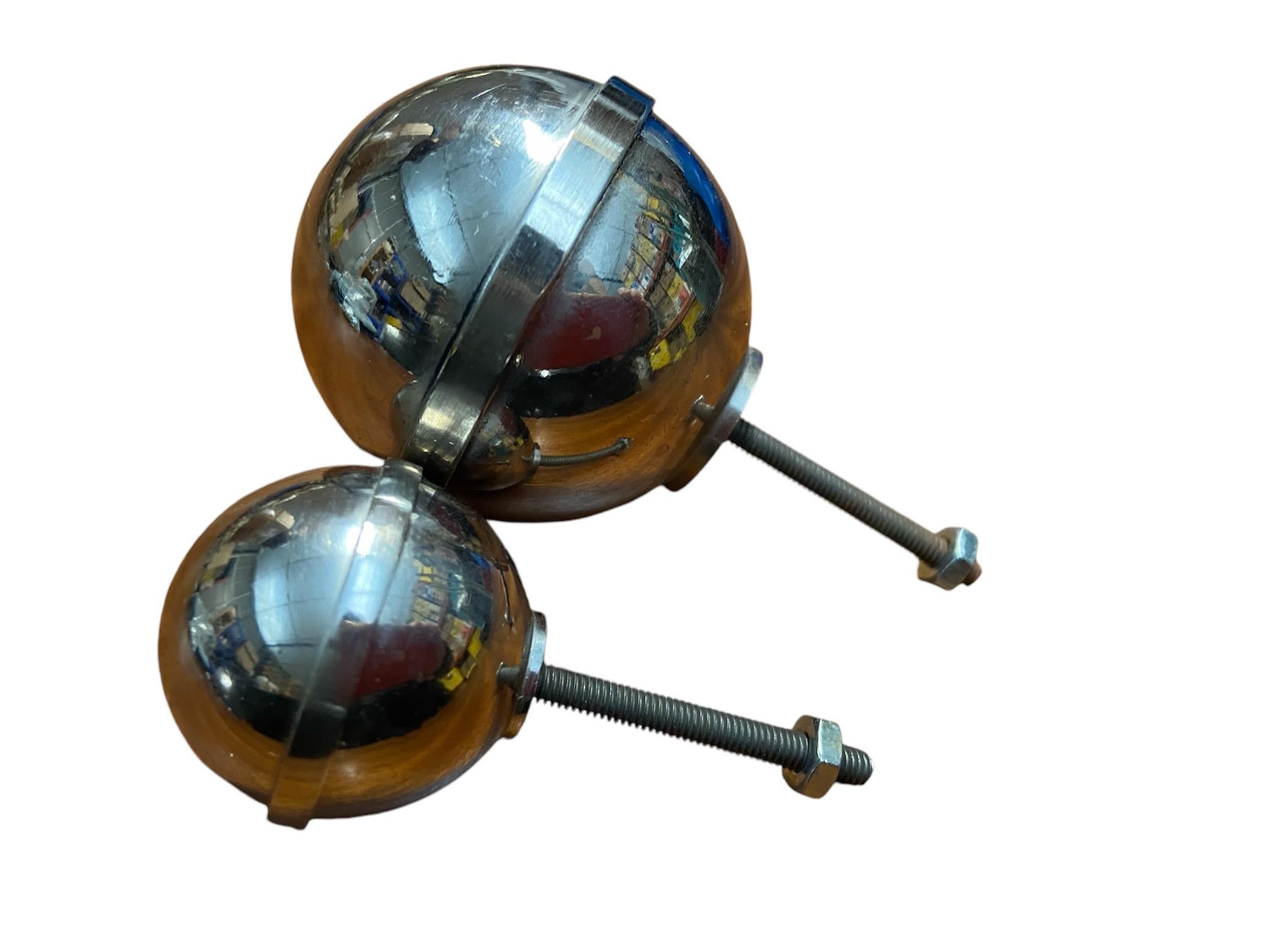 Grandes poignées chromées des années 1950 pour tables de chevet, armoires, tiroirs ... en vente 1