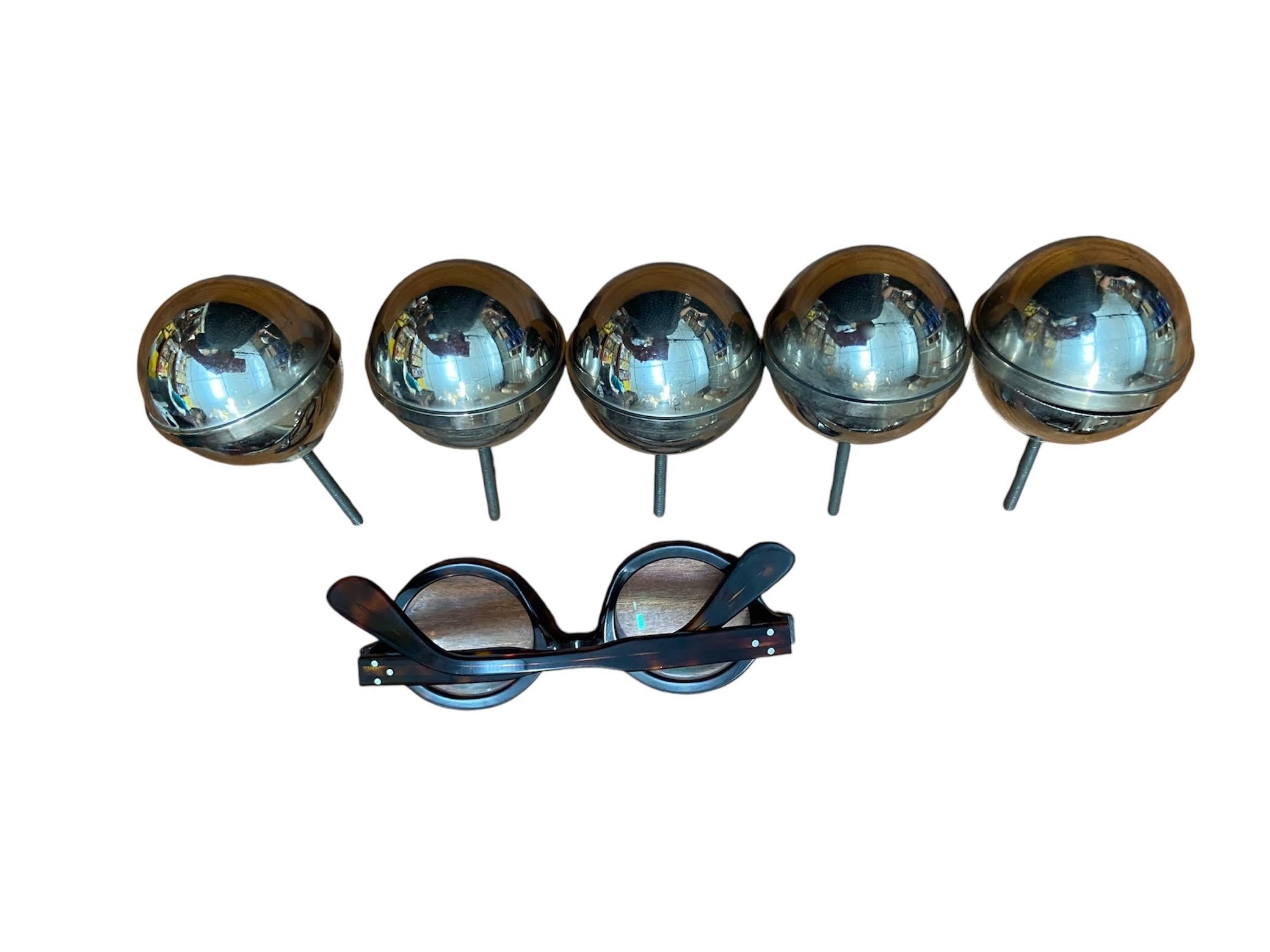Métal Grandes poignées chromées des années 1950 pour tables de chevet, armoires, tiroirs ... en vente
