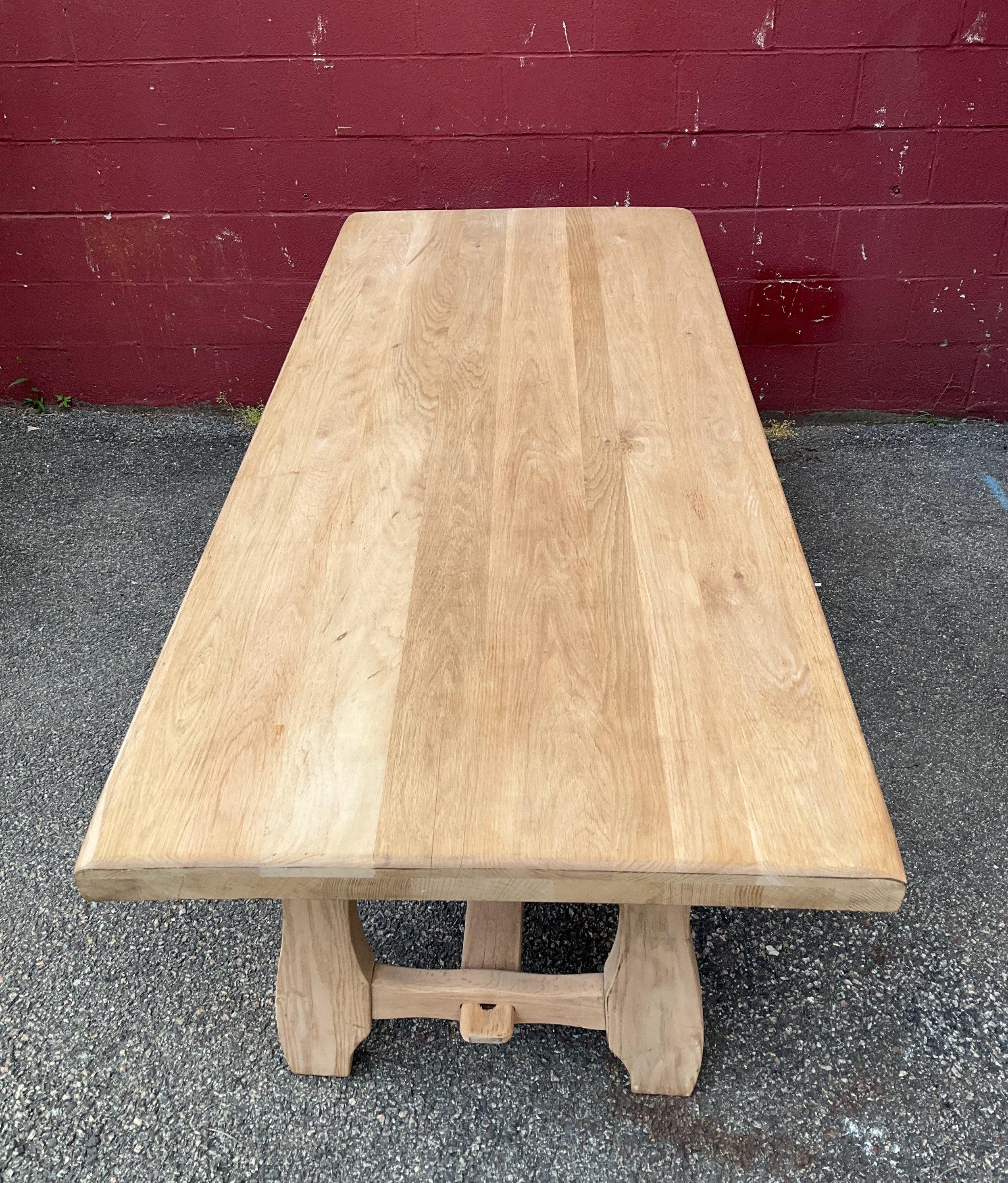 Large 1950s French Library Table in Solid Oak In Good Condition For Sale In Buchanan, NY