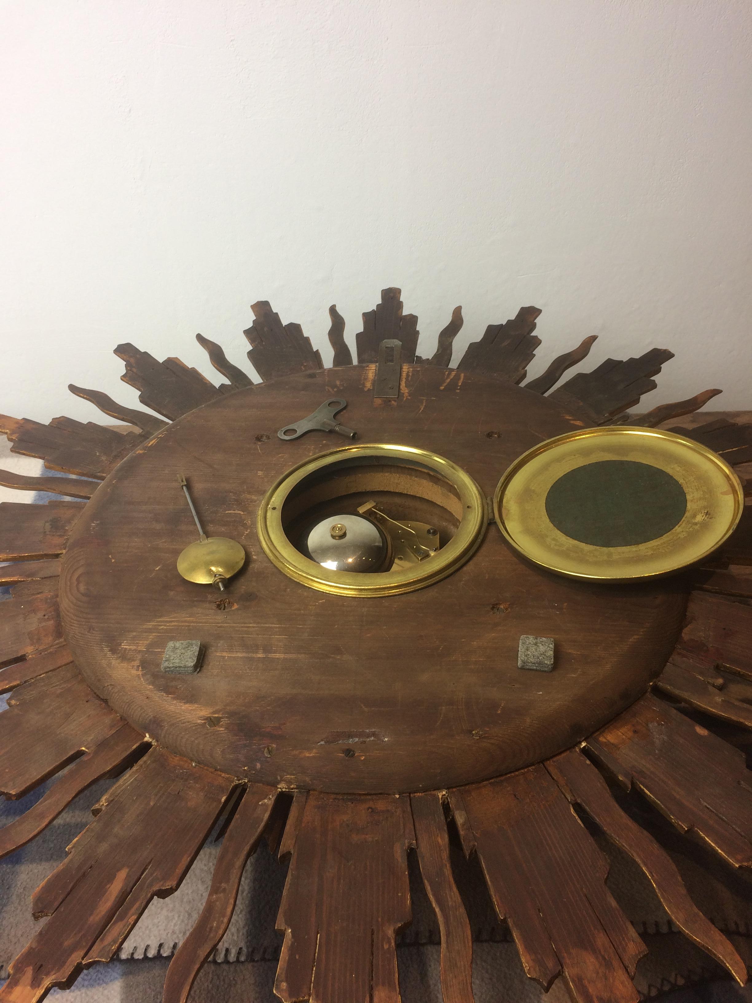 Large 1950s Giltwood Sunburst Clock 3