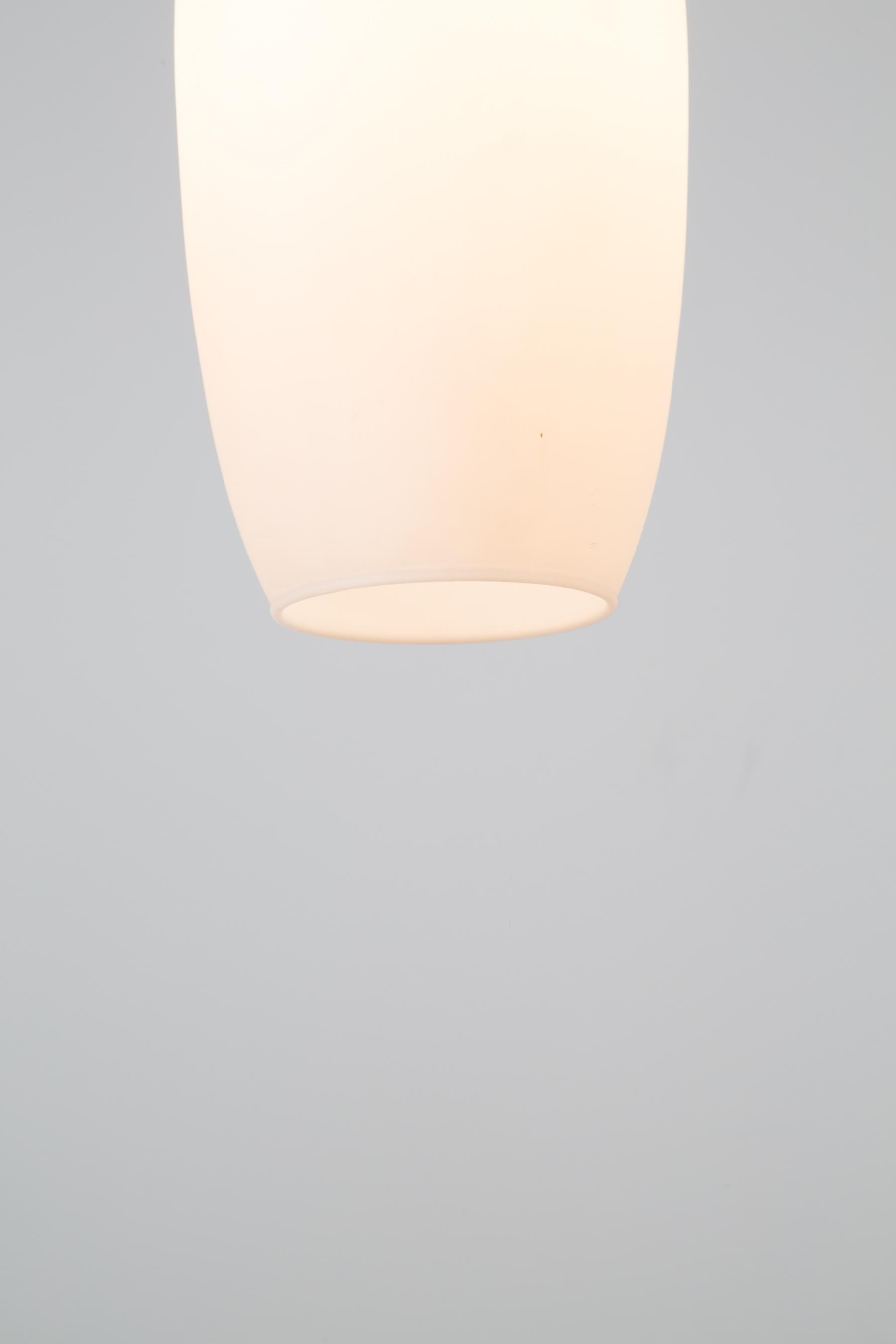 Grande lampe à suspension en verre et laiton des années 1950 attribuée à Stilnovo en vente 2