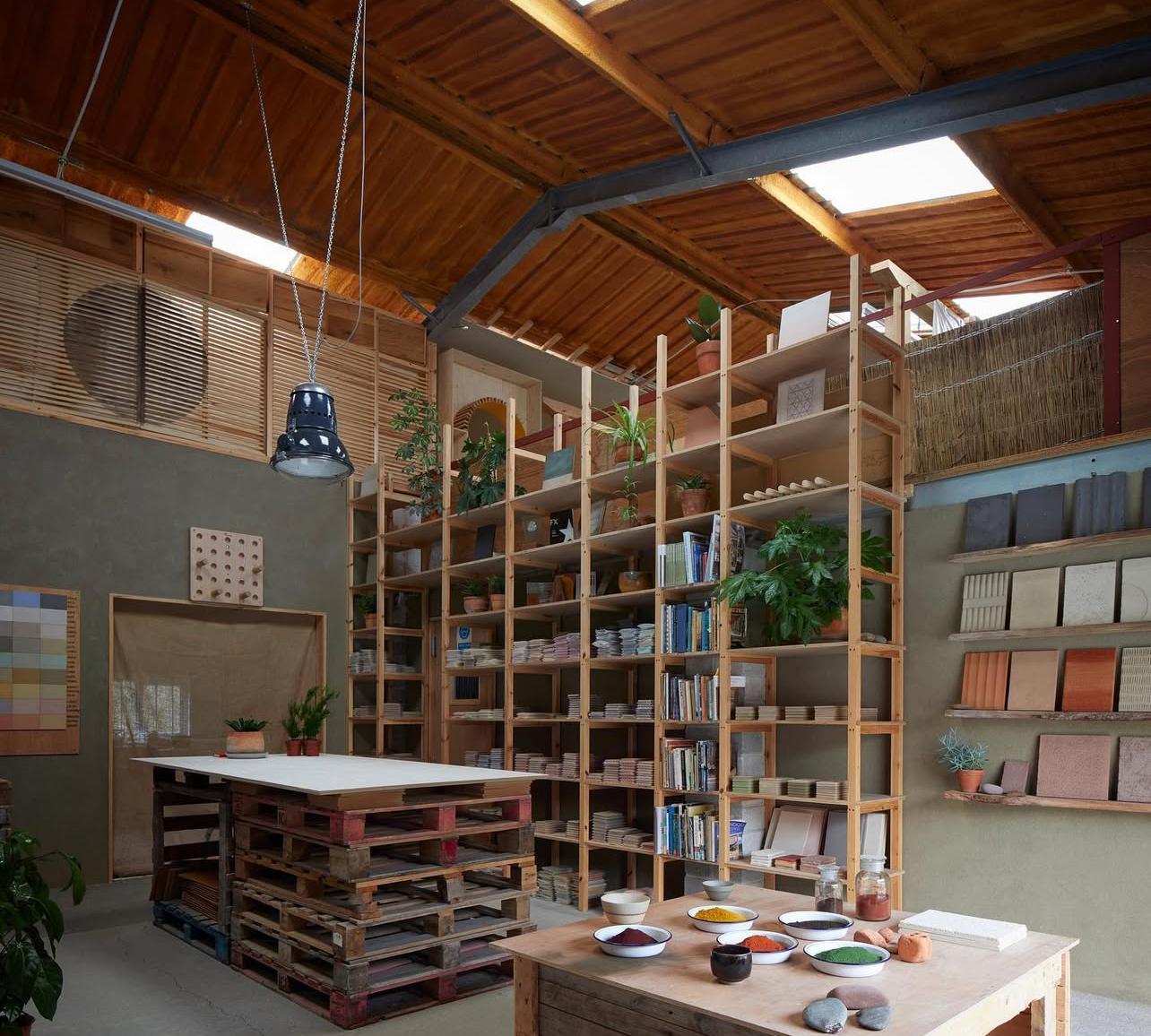 Large 1950s Hungarian Black Industrial Pendant Light by EKA (Industriell) im Angebot